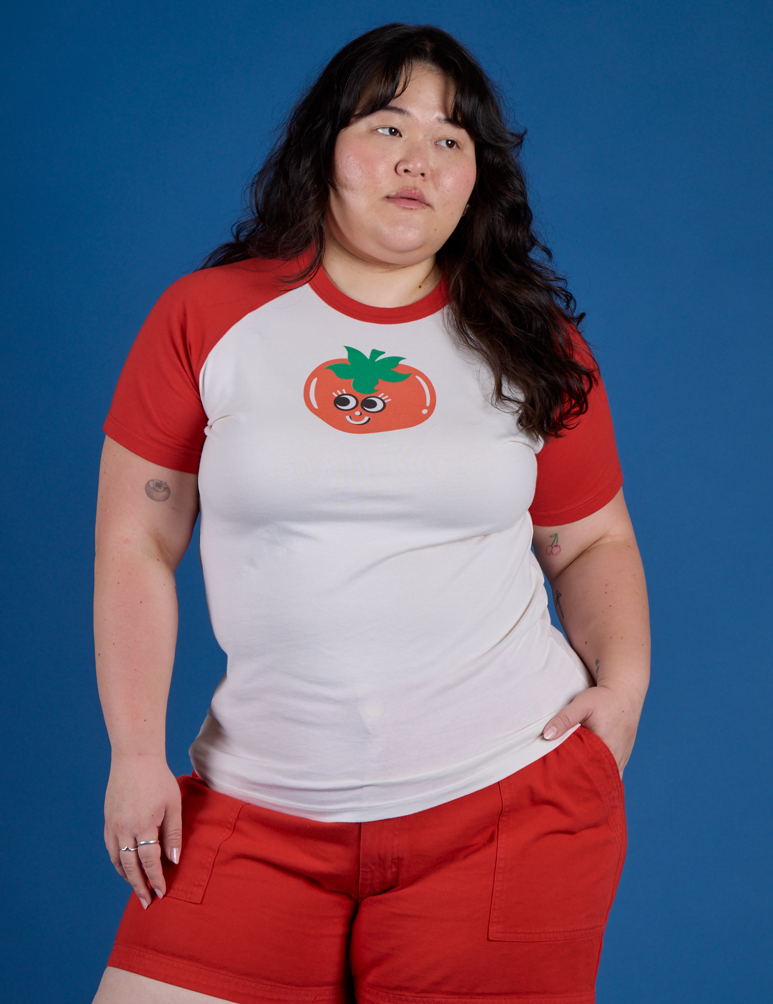 Ashley is 5’7” and wearing XL Produce Raglan Tee in Tomato