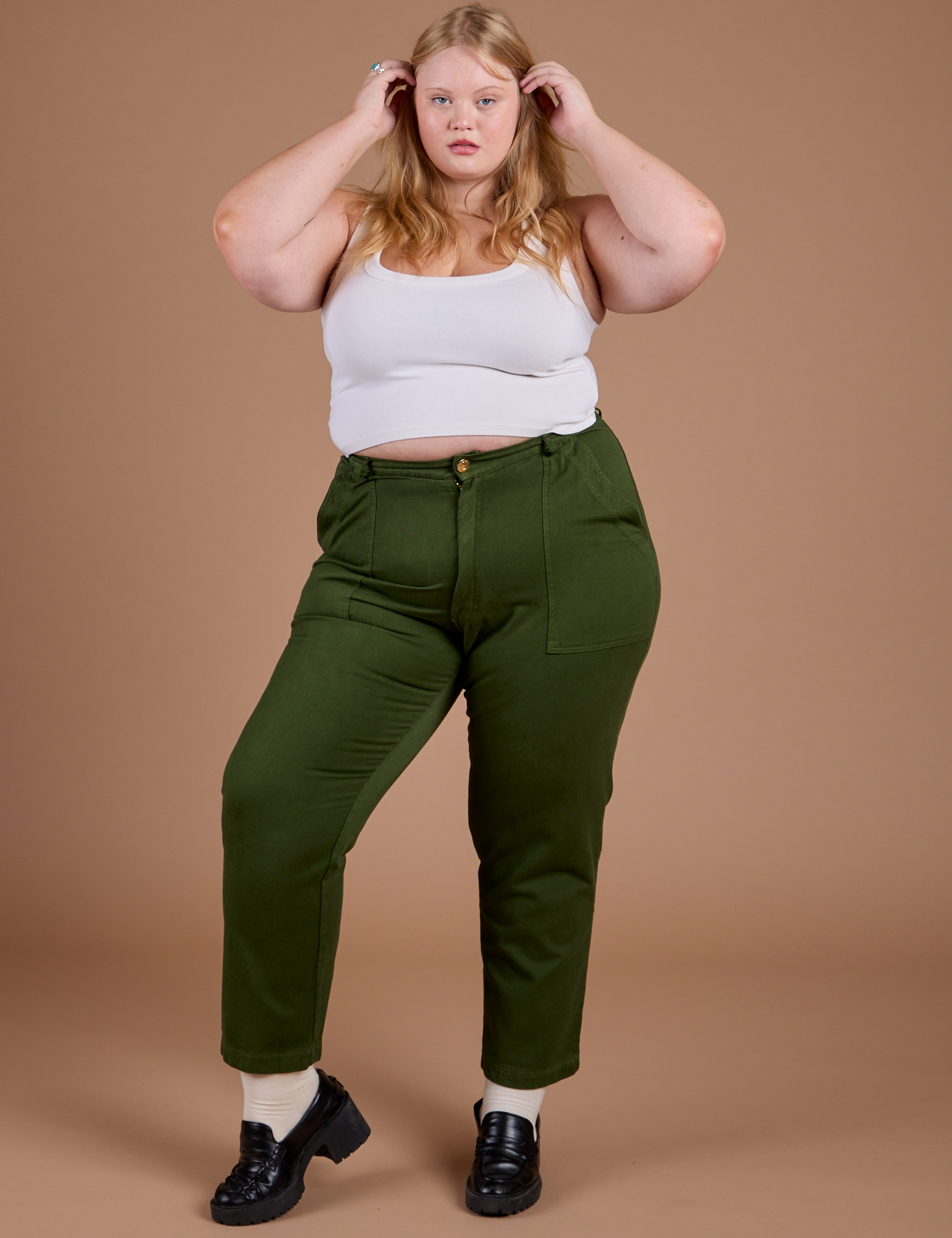 Juliet is 5'8" and wearing 1XL Organic Work Pants in Evergreen