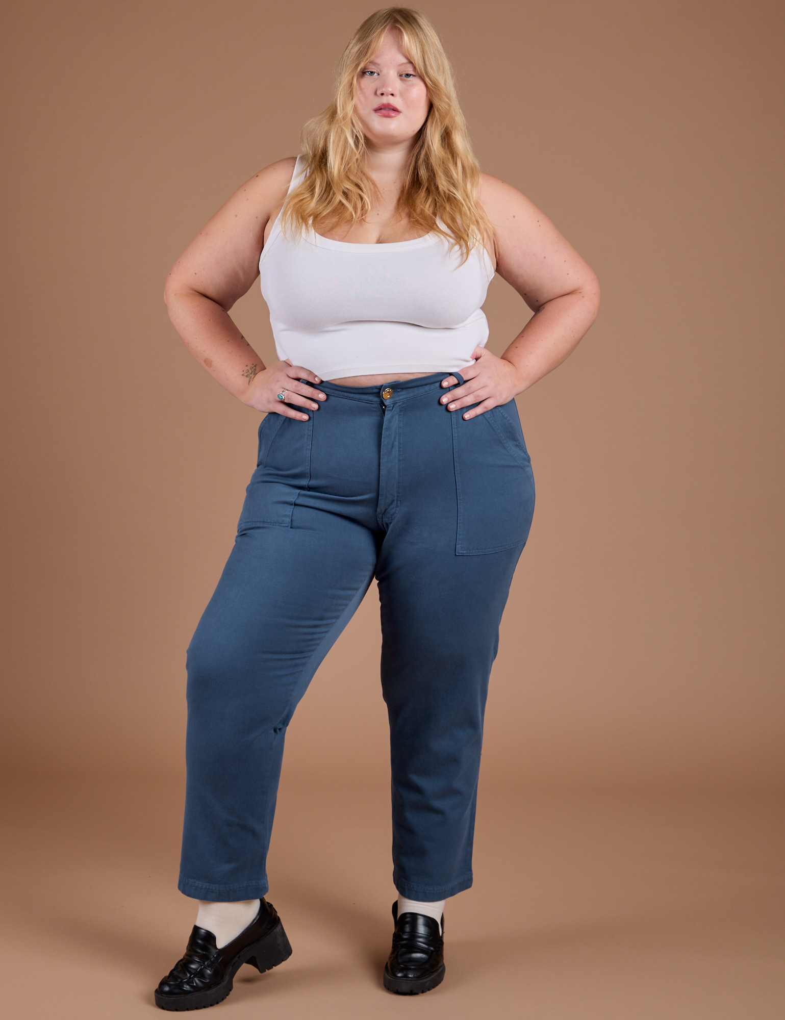 Juliet is 5'8" and wearing 1XL Organic Work Pants in French Blue paired with vintage tee white Cropped Tank