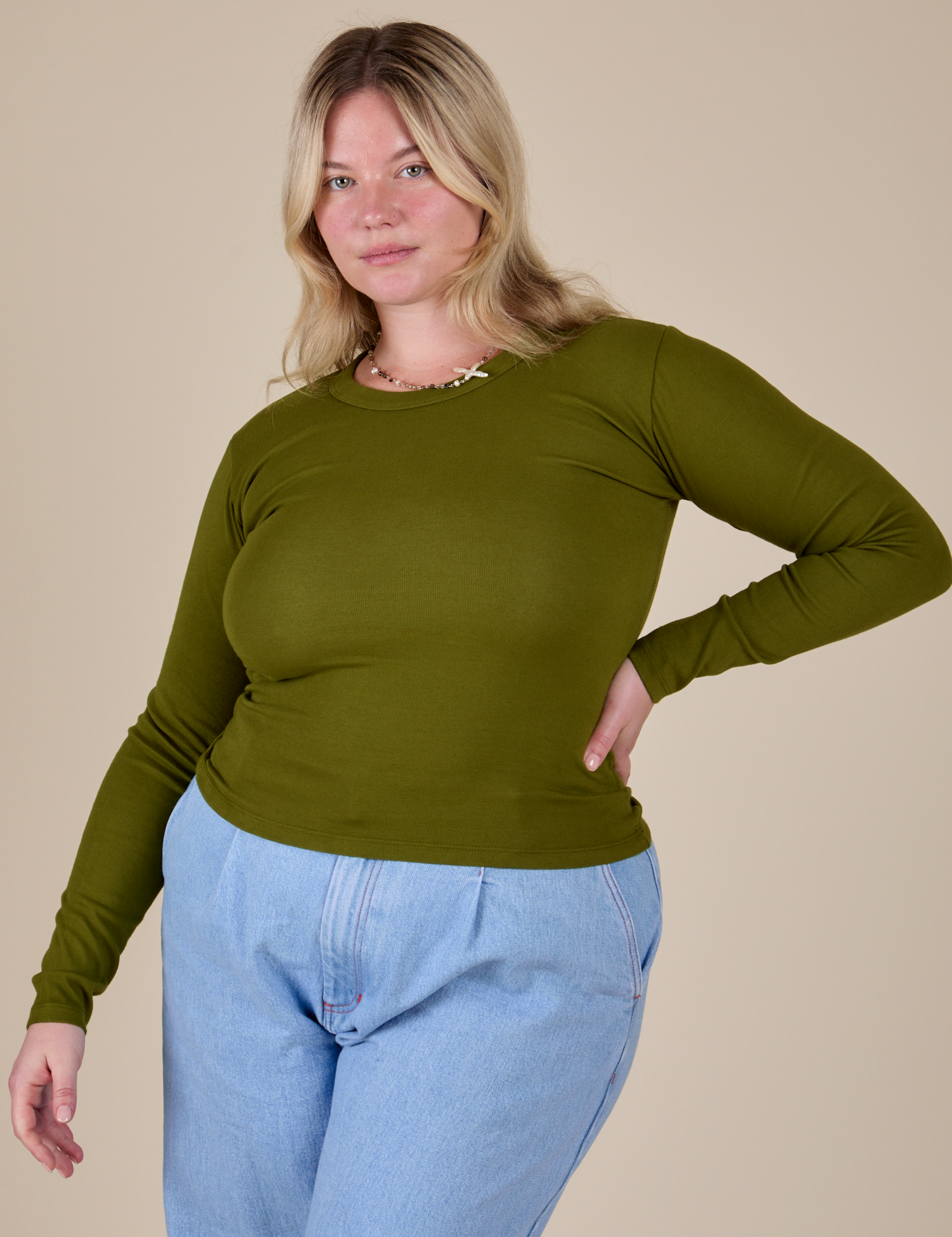 Lish is 5’8” and wearing XS Long Sleeve Baby Tee in Summer Olive