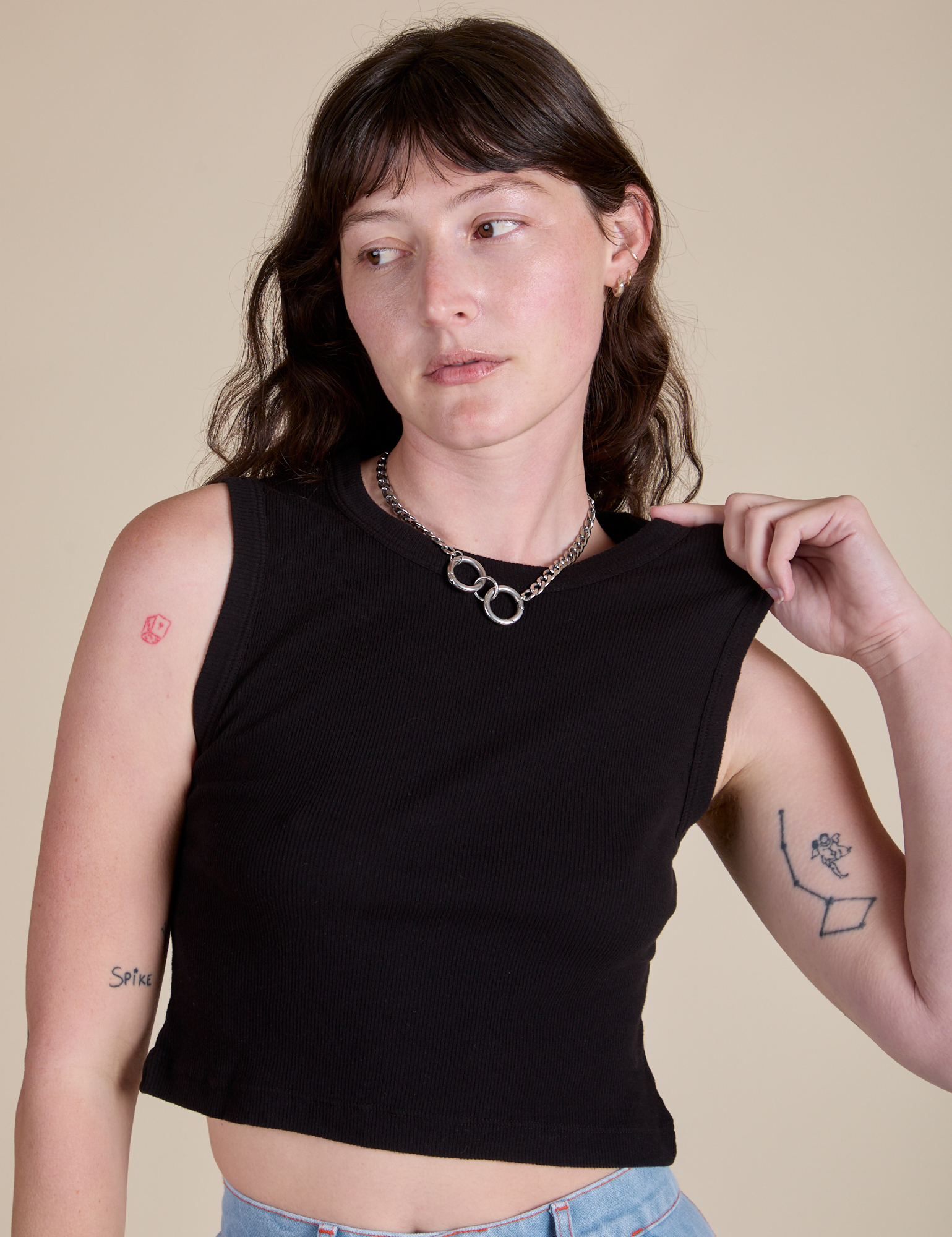 Muscle Tee in Basic Black on Alex