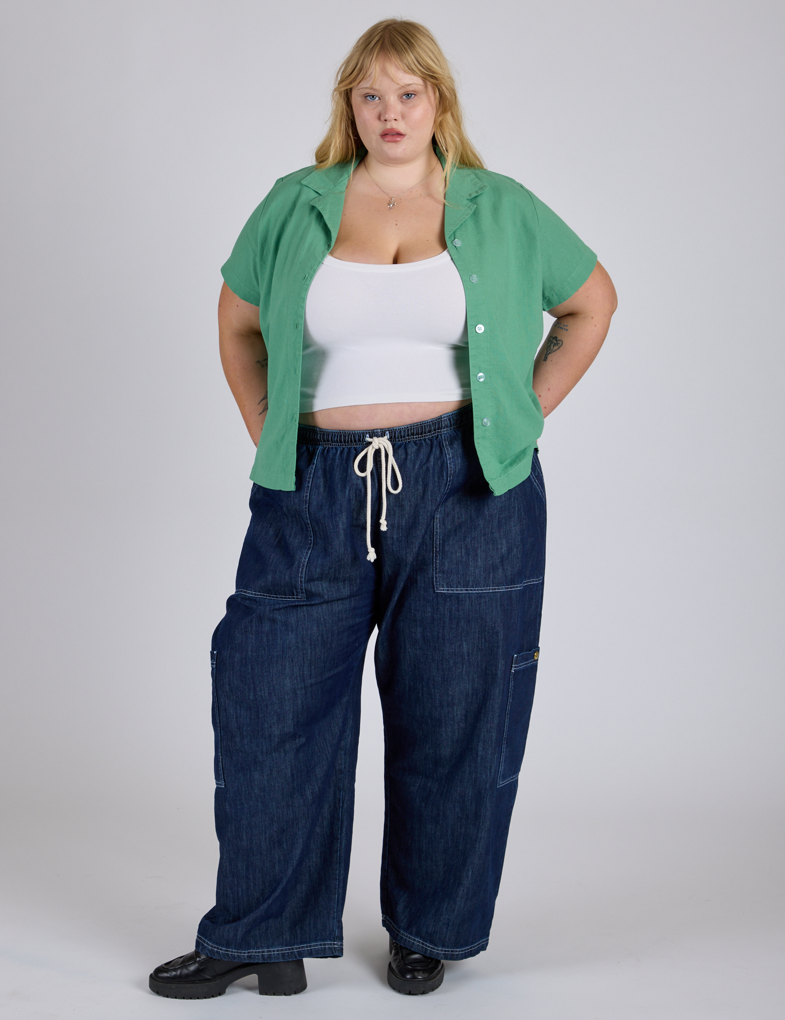 Juliet is 5’7” and wearing L Pantry Button-Up in Seafoam Green paired with dark wash Denim Drop Pocket Pants