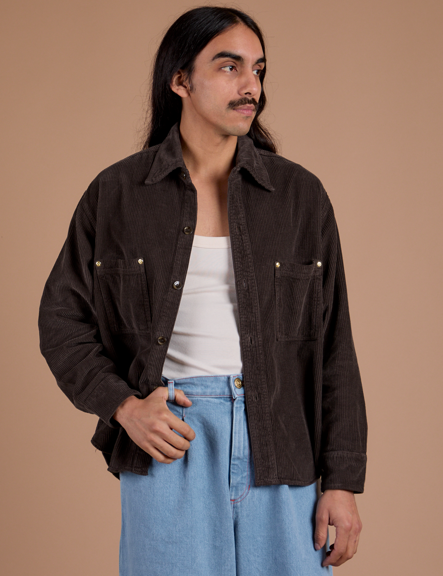 Anthony is 5'6" and wearing S Cropped Corduroy Overshirt in Espresso Brown