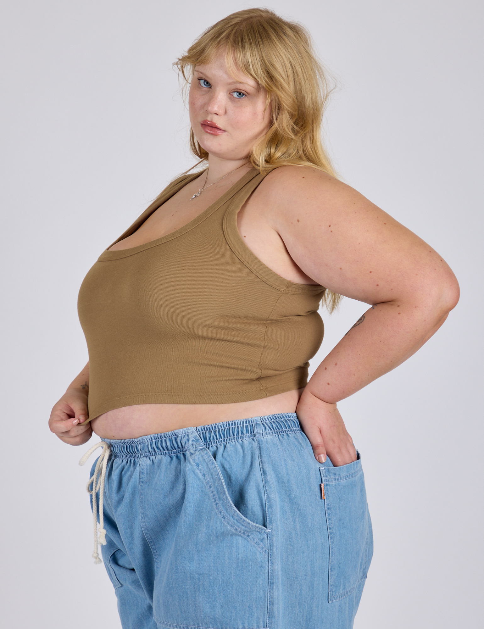 Cropped Tank Top in Desert Brown side view on Juliet