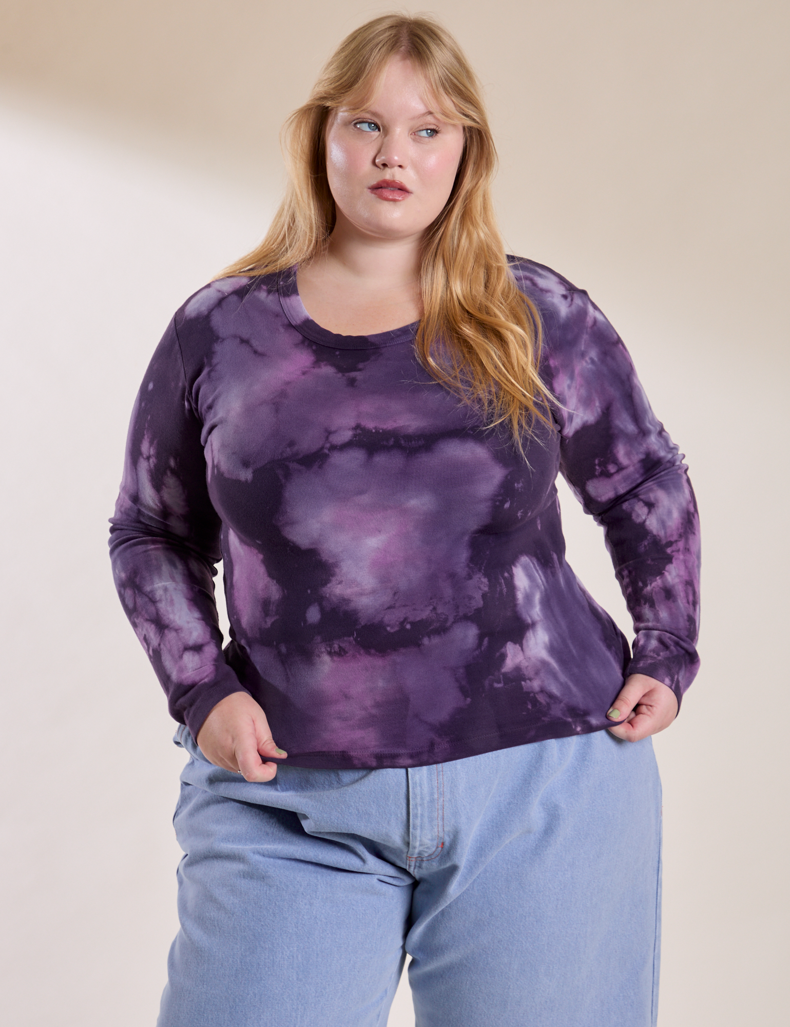 Juliet is 5'7" and wearing L Long Sleeve Baby Tee in Dark Lavender