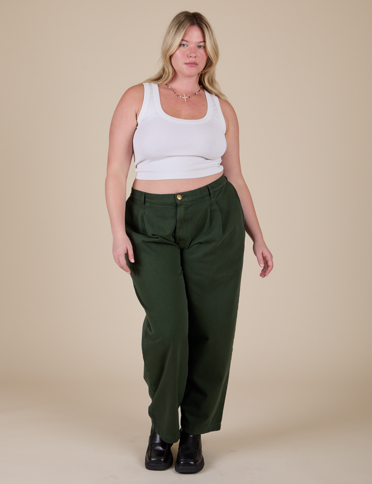 Lish is 5'8" and wearing XL Heavyweight Trousers in Swamp Green paired with a Cropped Tank in Vintage Tee White