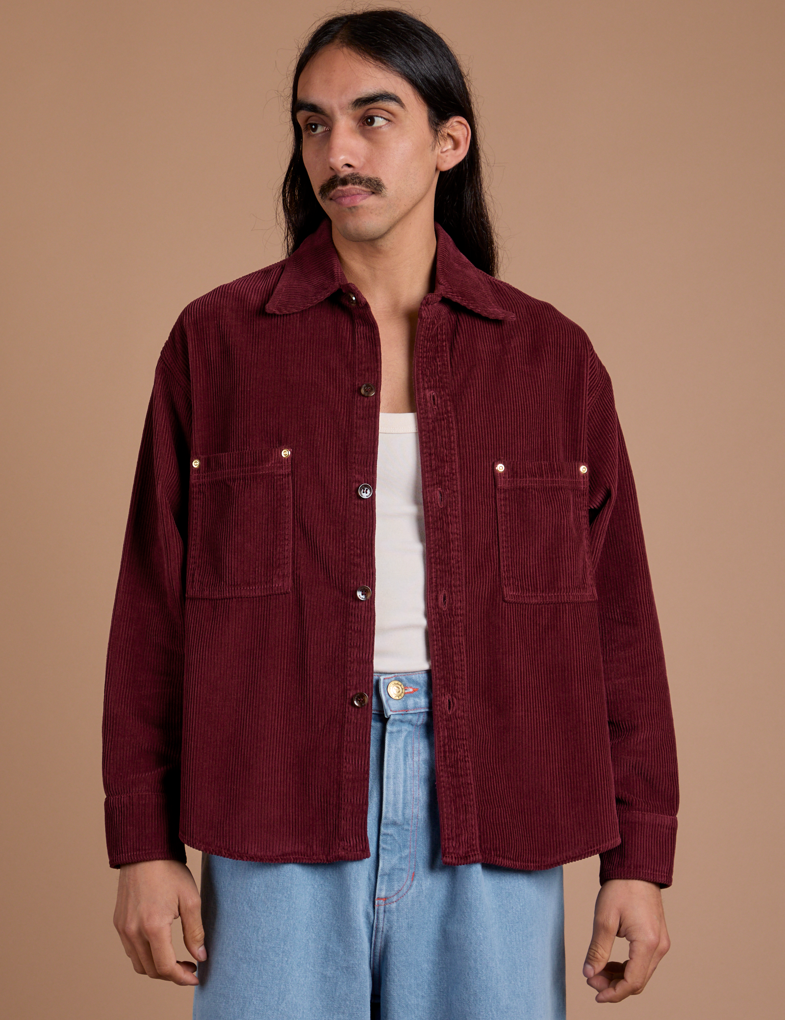 Anthony is 5'6" and wearing S Cropped Corduroy Overshirt in Red Wine