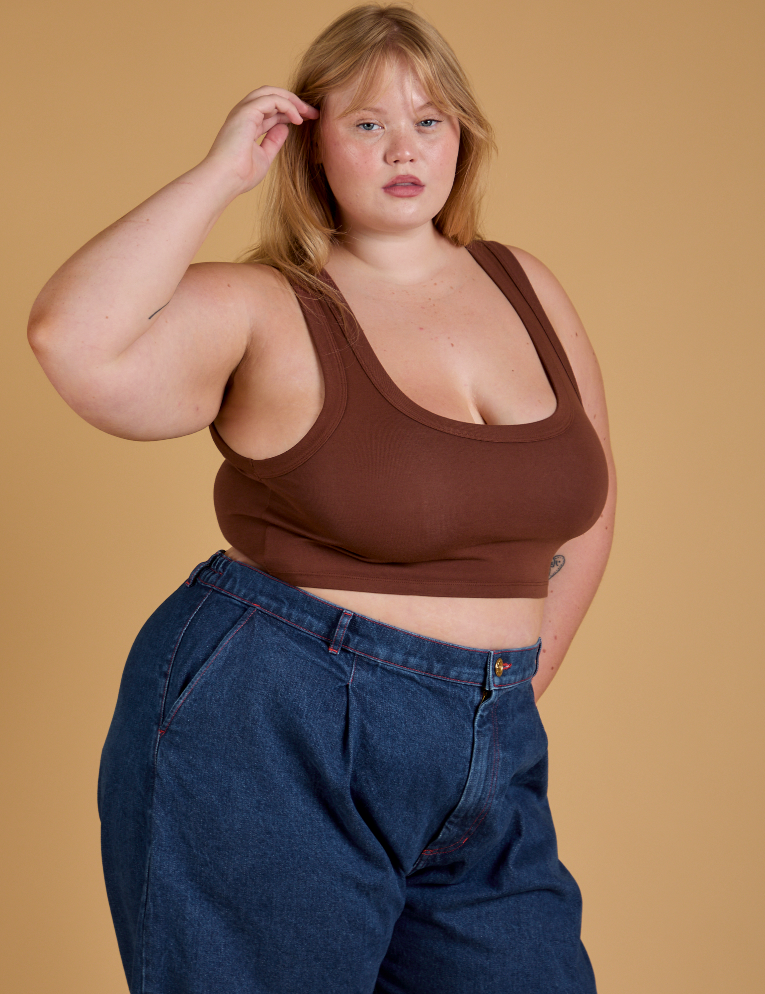 Mini Tank in Fudgesicle Brown angled front view on Juliet