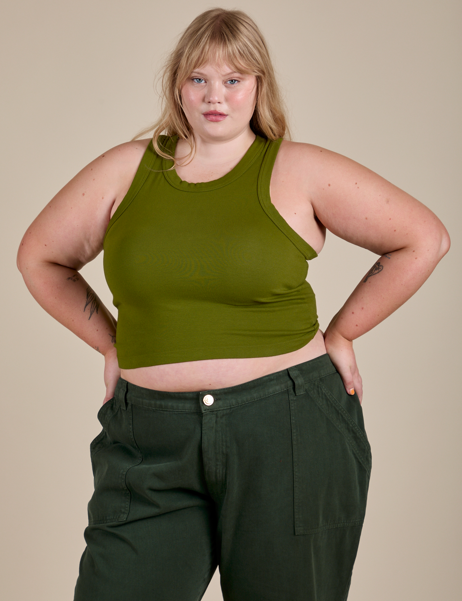 Juliet is 5’7” and wearing L Racerback Tank in Summer Olive