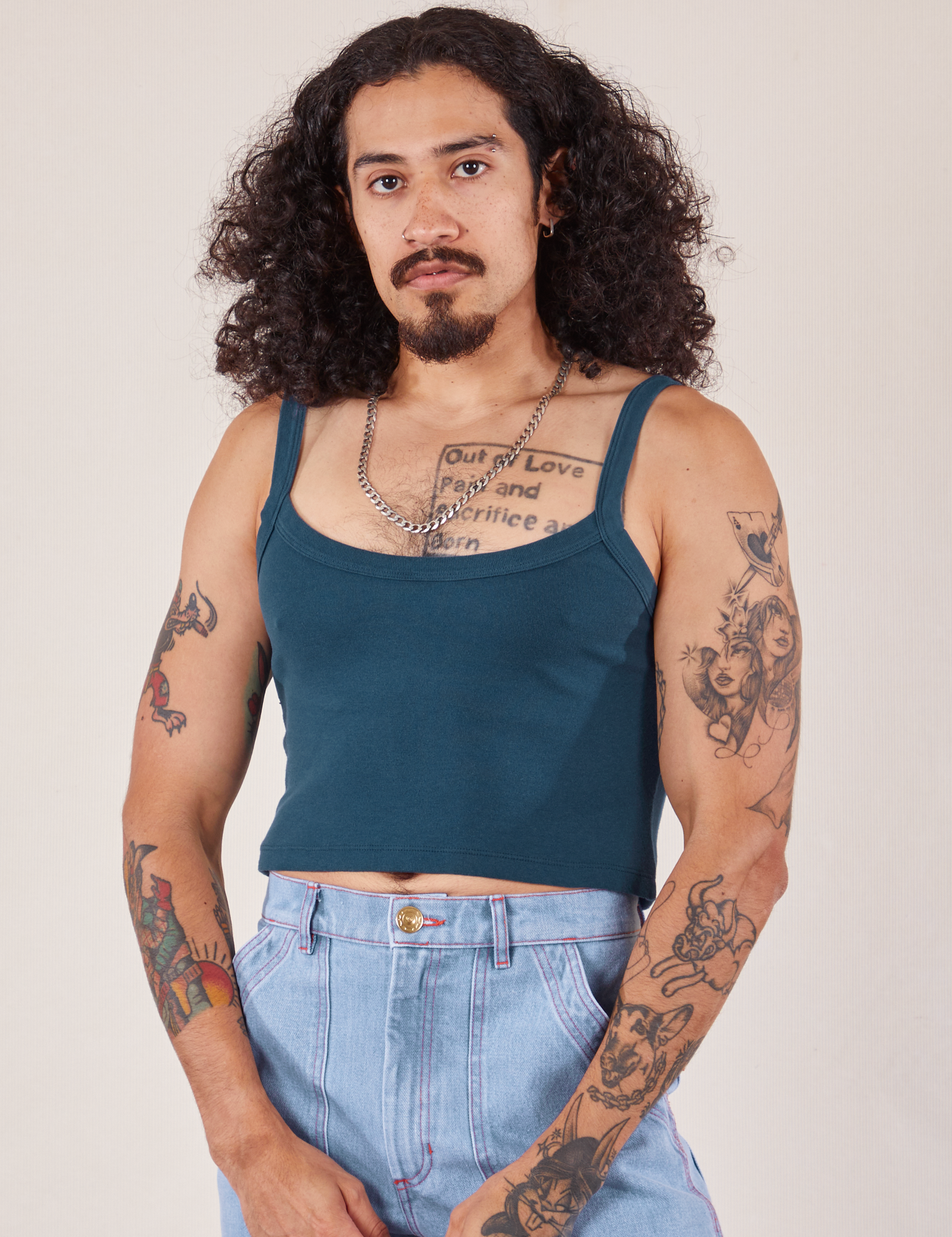 Jesse is 5'8" and wearing S Cropped Cami in Lagoon