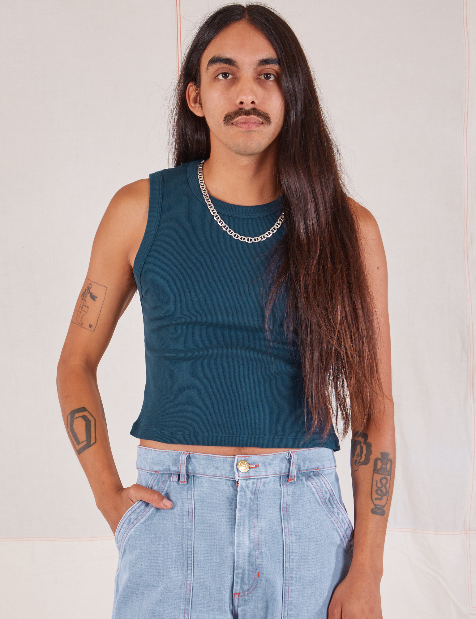 Anthony is 5’10” and wearing S Muscle Tee in Lagoon