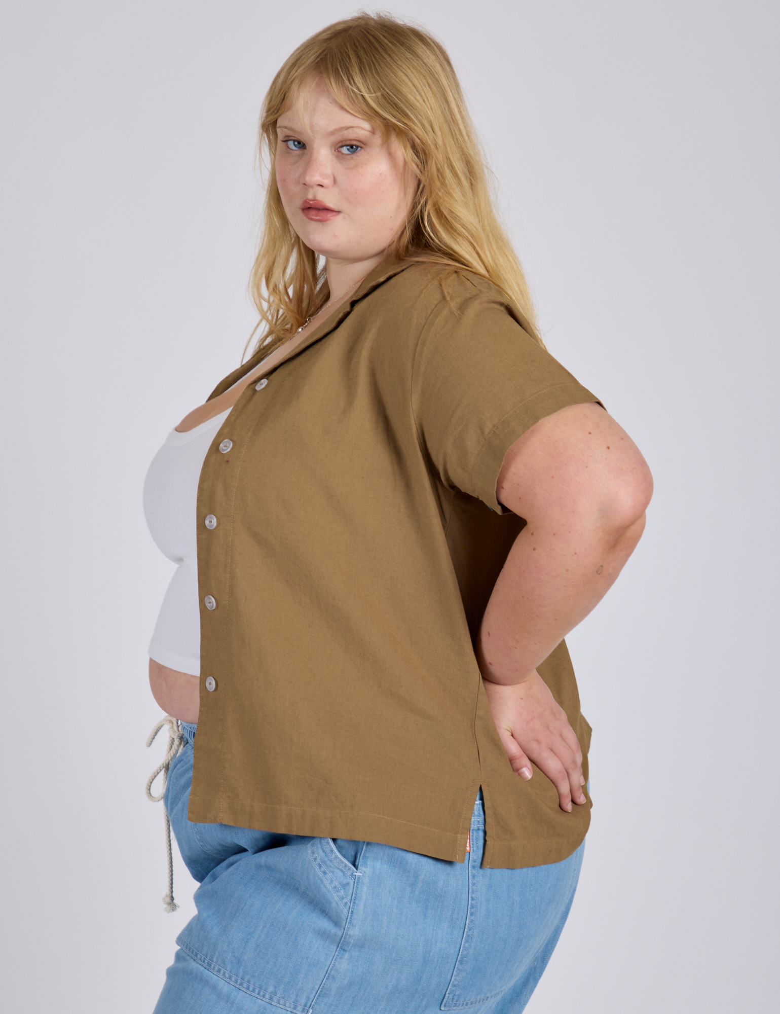 Pantry Button-Up in Desert Brown side view on Juliet
