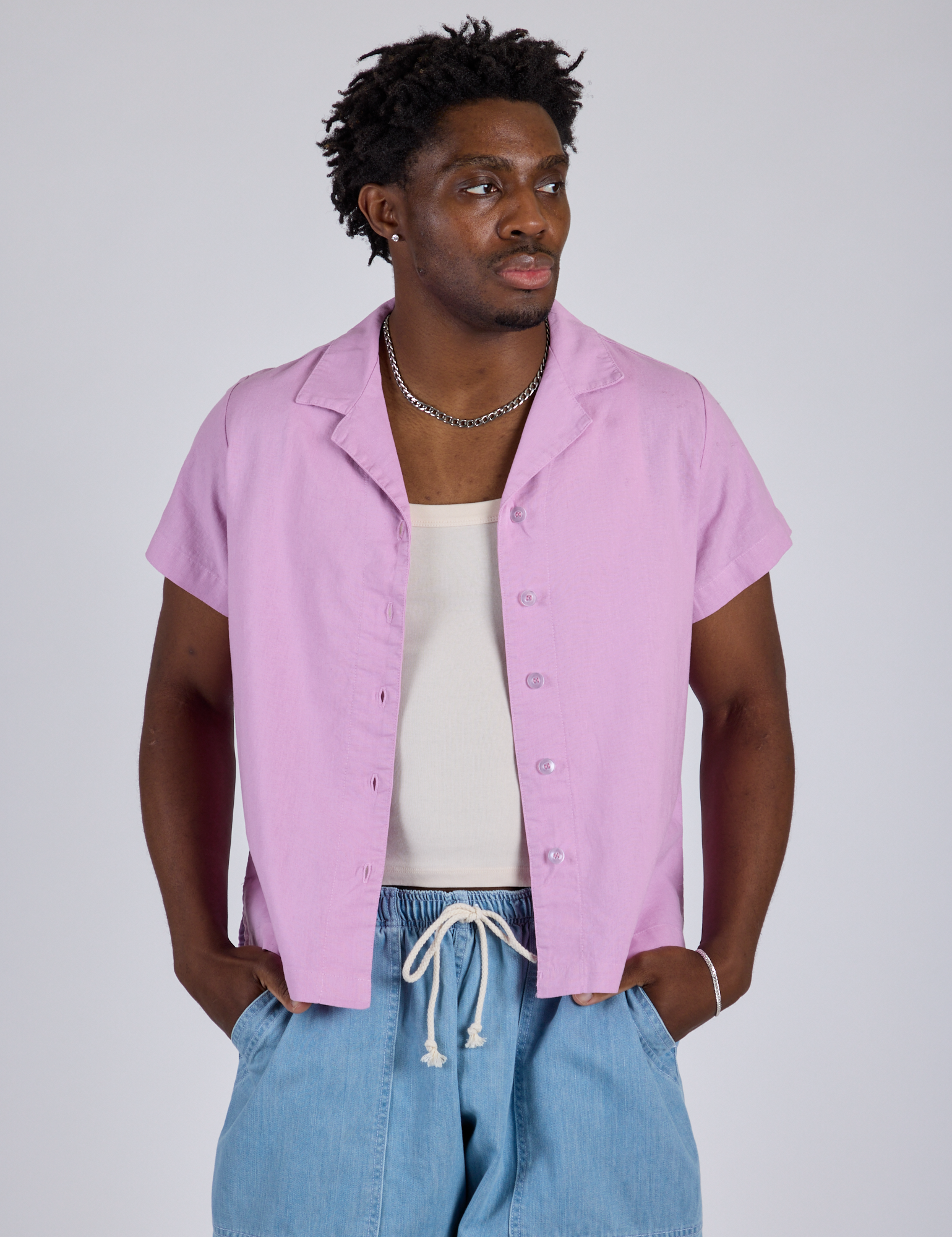 Isaac is 5’10” and wearing M Pantry Button-Up in Lilac Purple