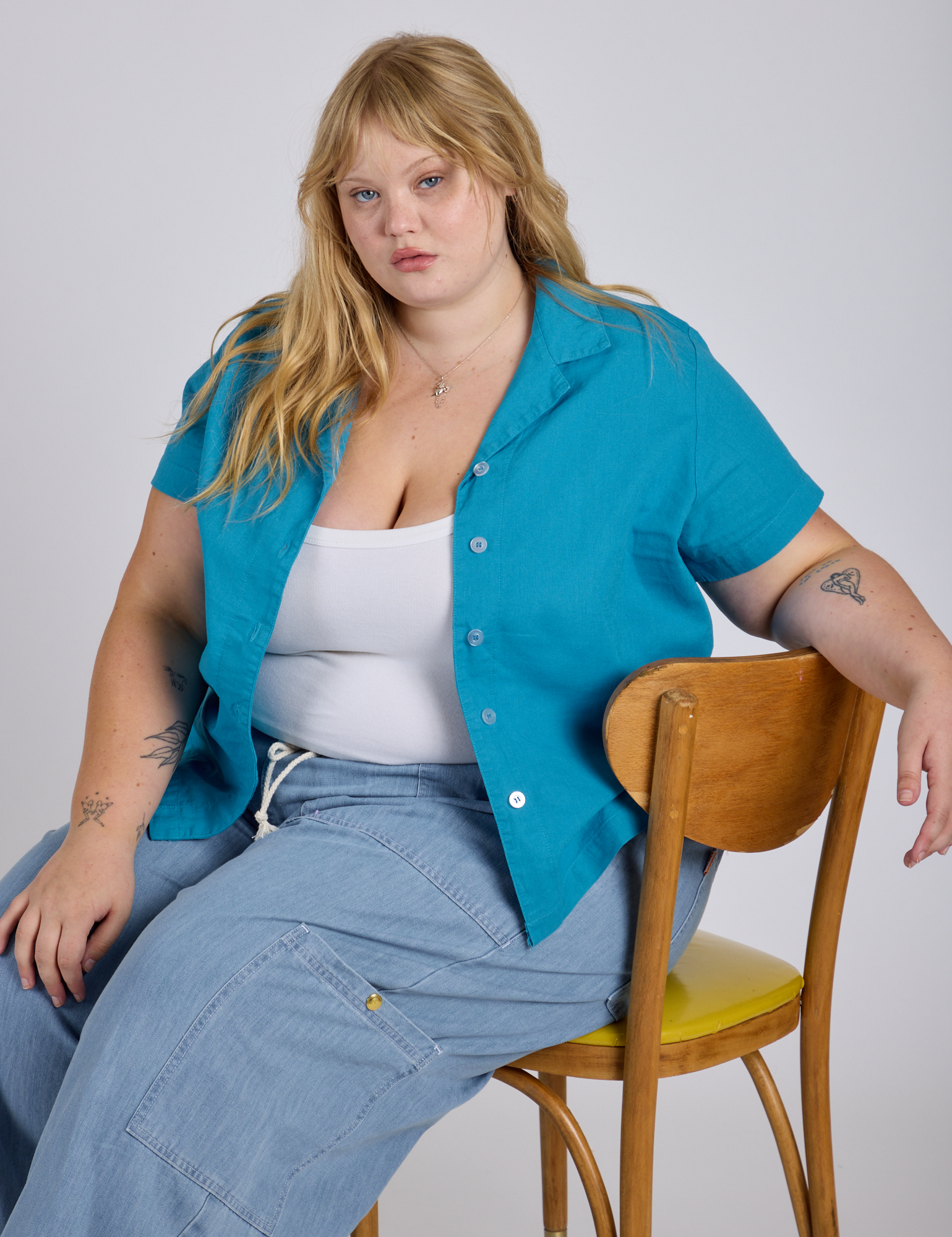 Pantry Button-Up in Hawaiian Blue worn by Juliet