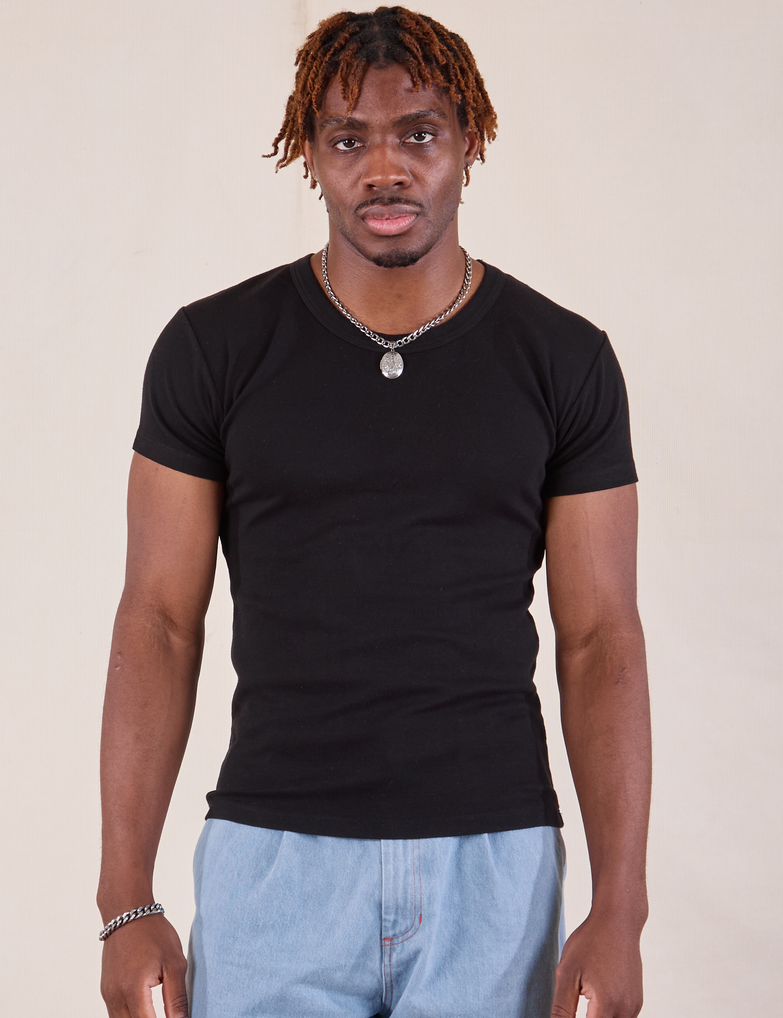 Isaac is 5'10" and wearing L Baby Tee in Vintage Basic Black