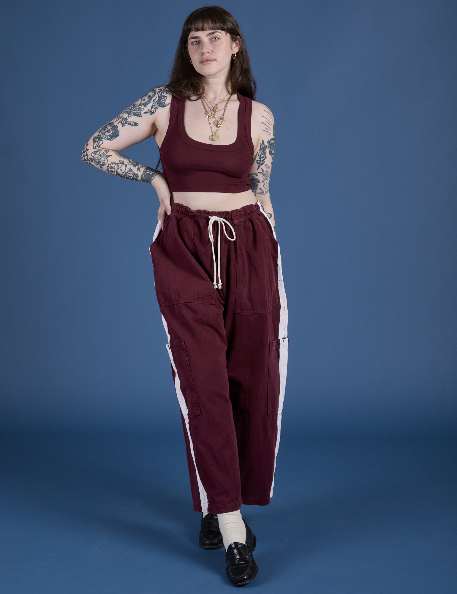 Sydney is 5’9” and wearing L Painted Drop Pocket Cargo Pants in Red Wine