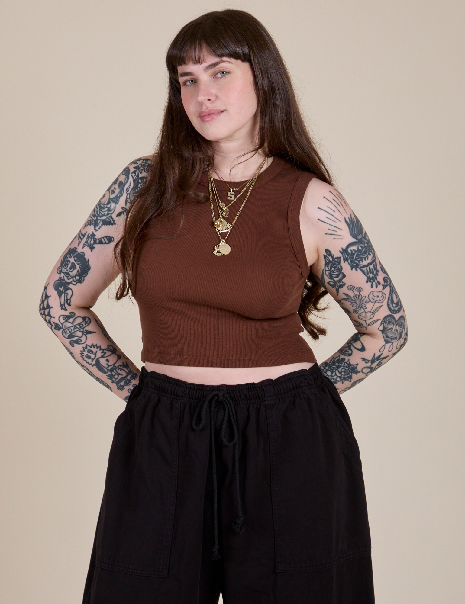 Sydney is 5'9" and wearing XXS Muscle Tee in Fudgesicle Brown