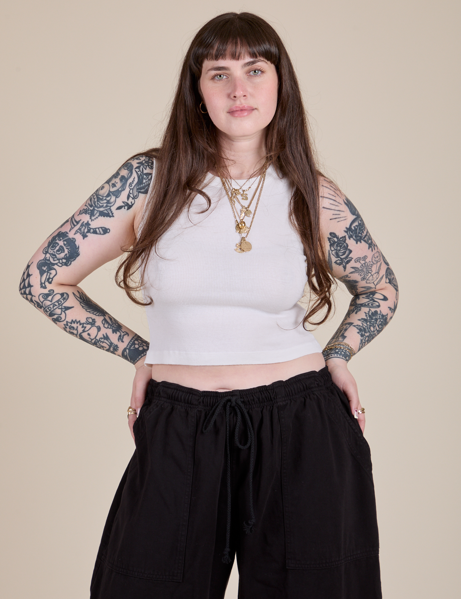 Sydney is 5'9" and wearing XXS Muscle Tee in Vintage Tee White
