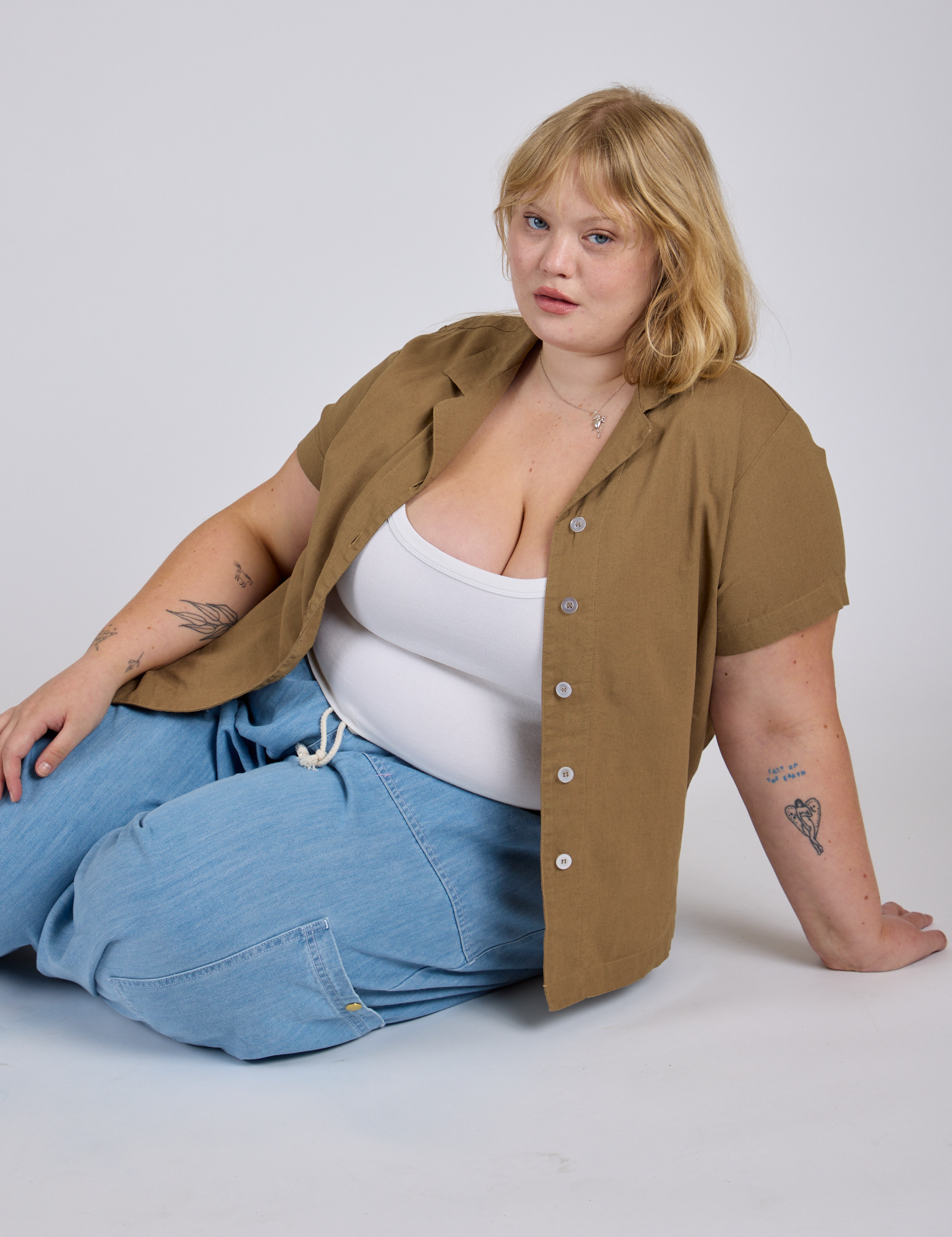 Pantry Button-Up in Desert Brown worn by Juliet