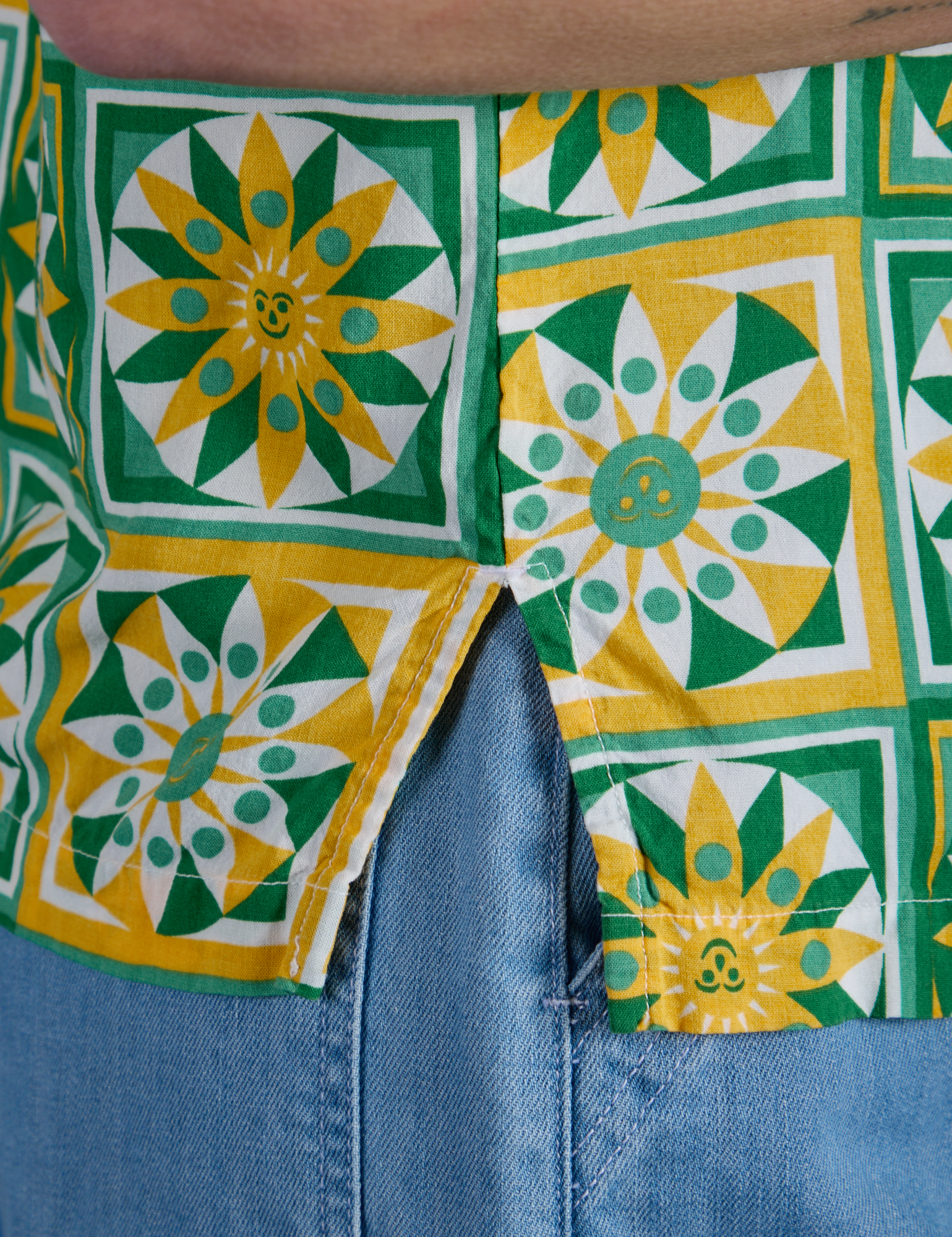 Spring Quilt Print Pantry Button-Up side vent close up