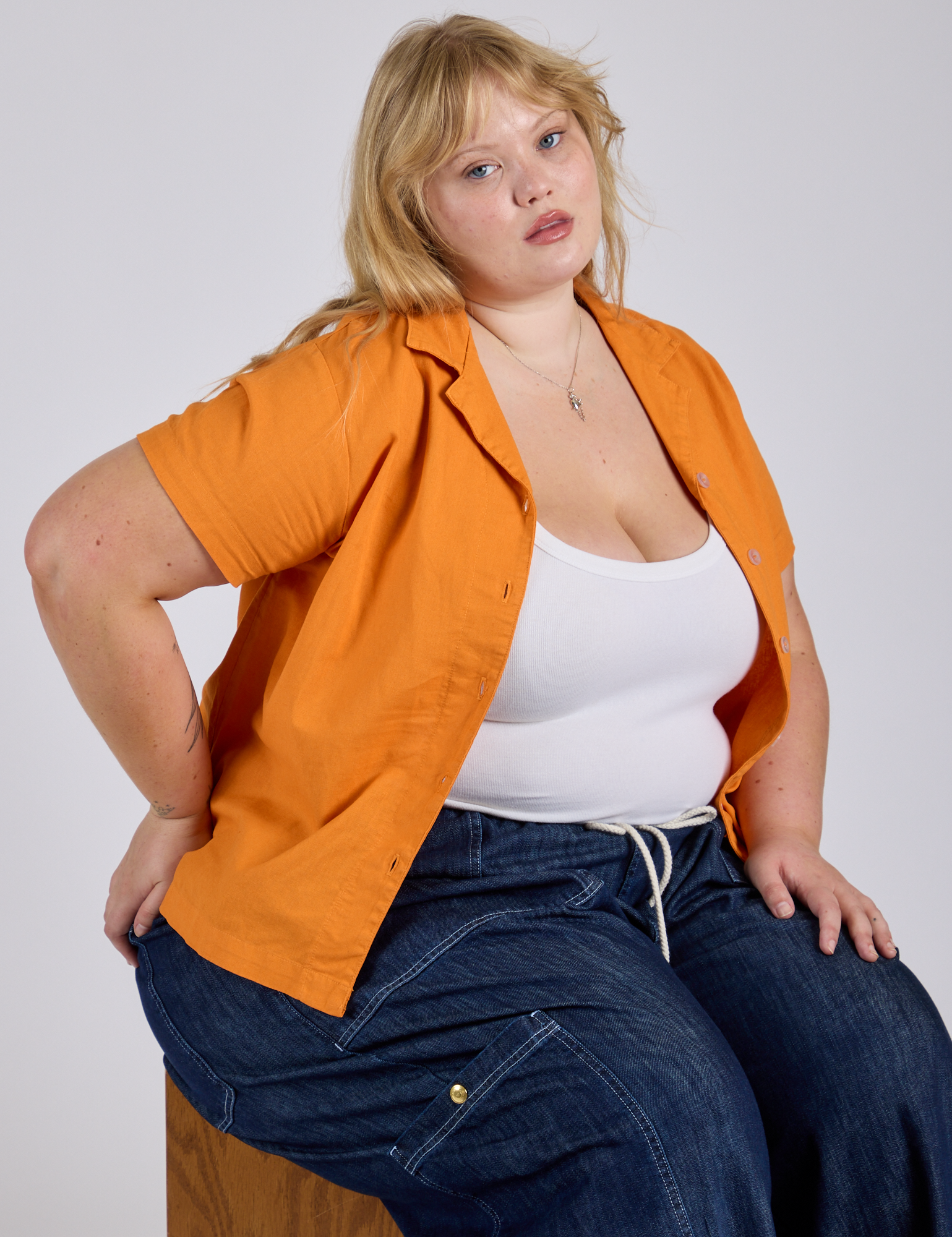 Pantry Button-Up in Creamsicle Orange worn by Juliet