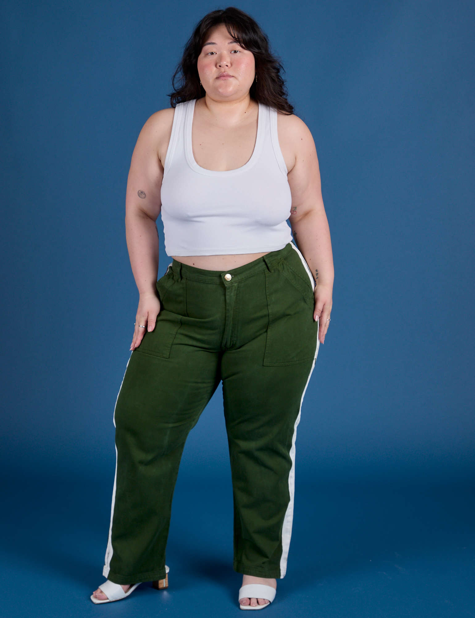 Ashley is 5’7” and wearing 1XL Painted Work Pants in Evergreen paired with vintage tee white Cropped Tank