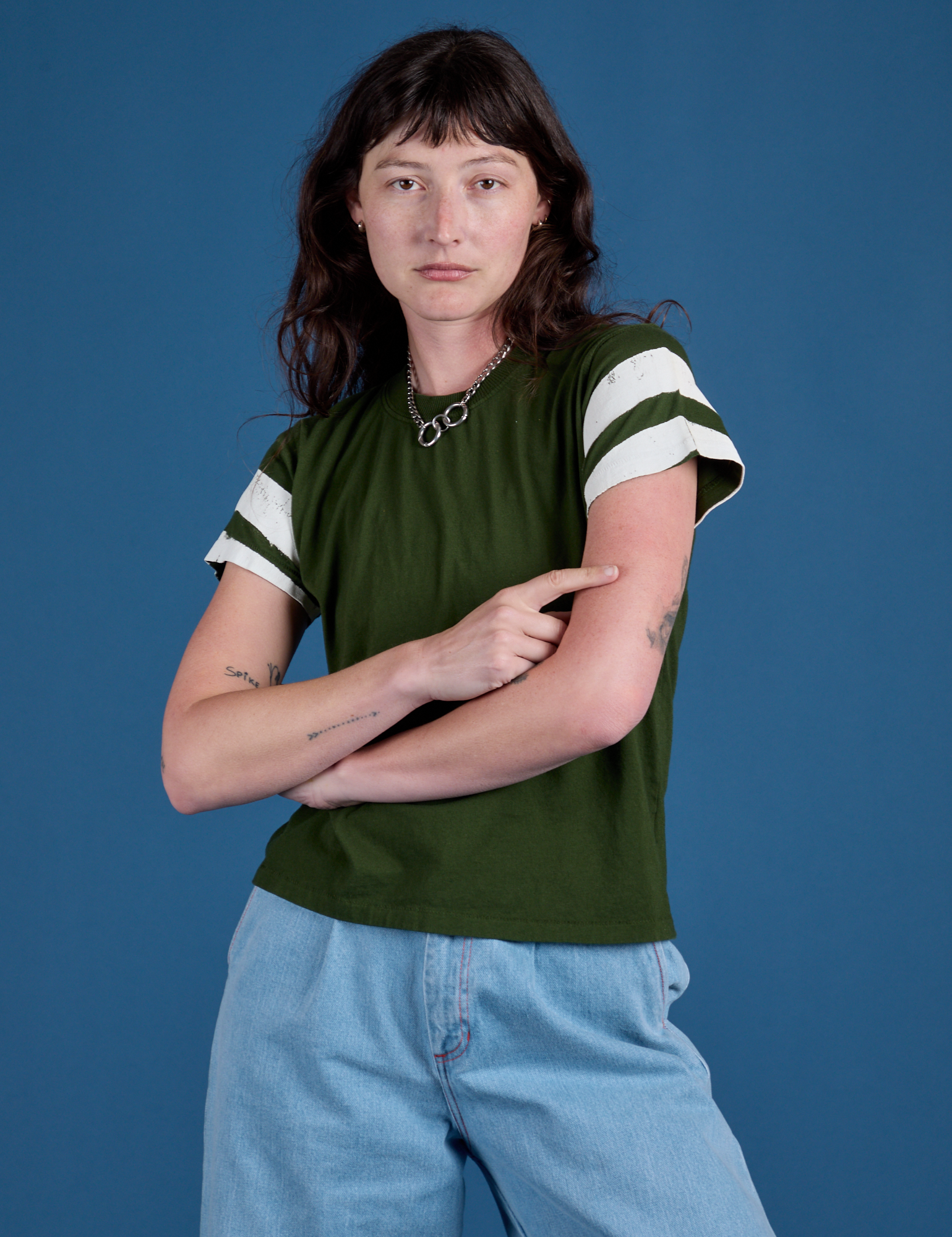 Alex is 5’8” and wearing P Painted Vintage Tee in Evergreen 