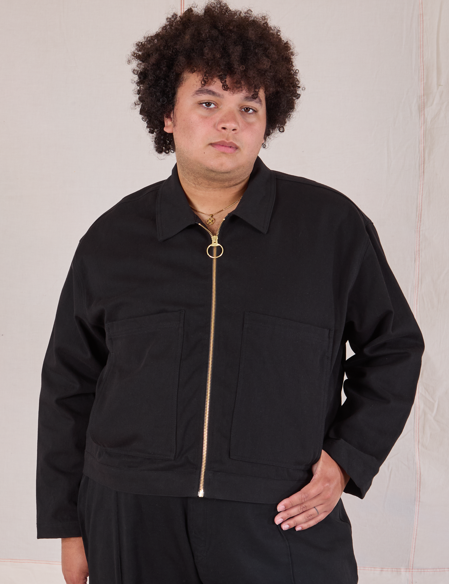 Miguel is 6’0” and wearing 1XL Mechanic Jacket in Basic Black