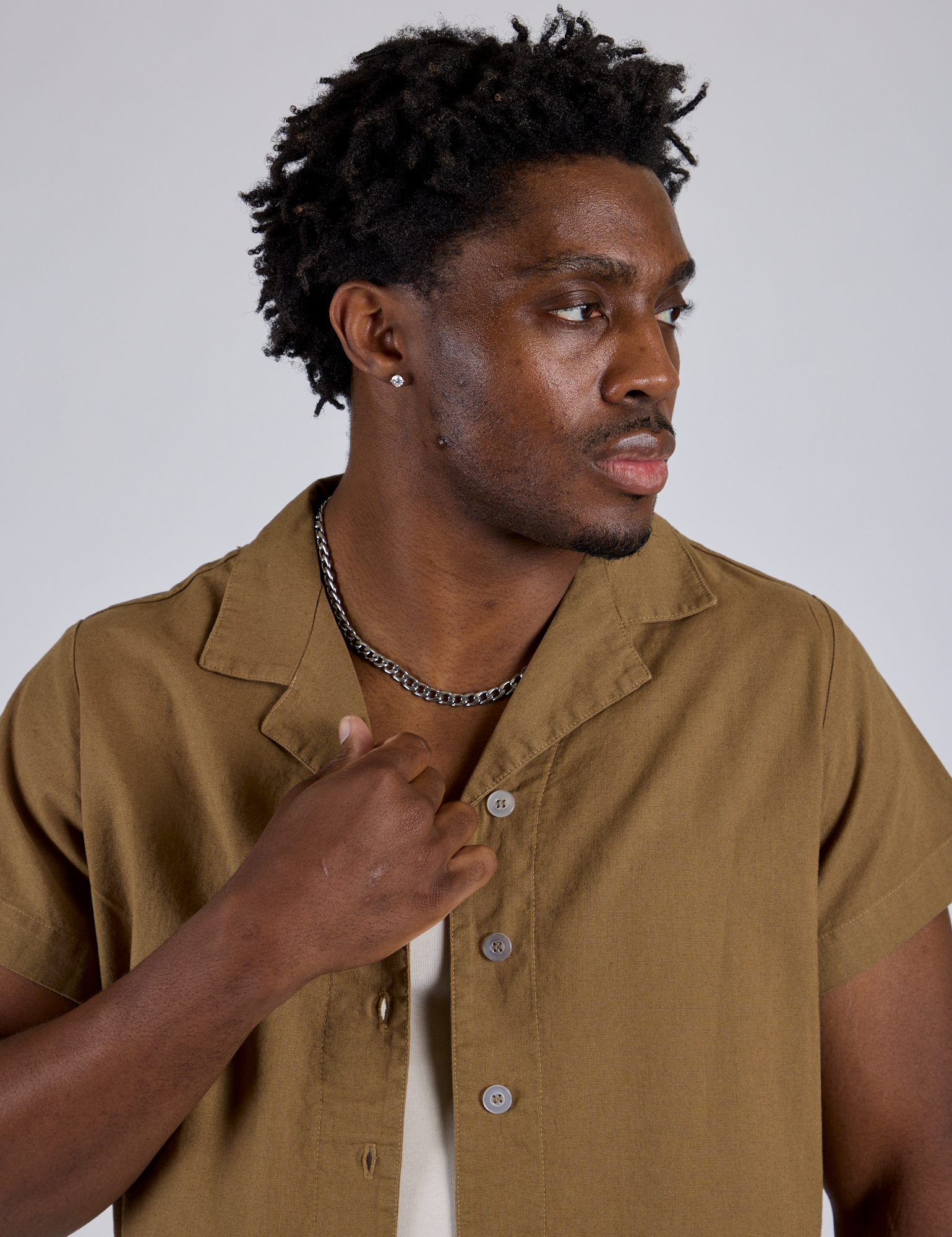 Pantry Button-Up in Desert Brown front close up on Isaac