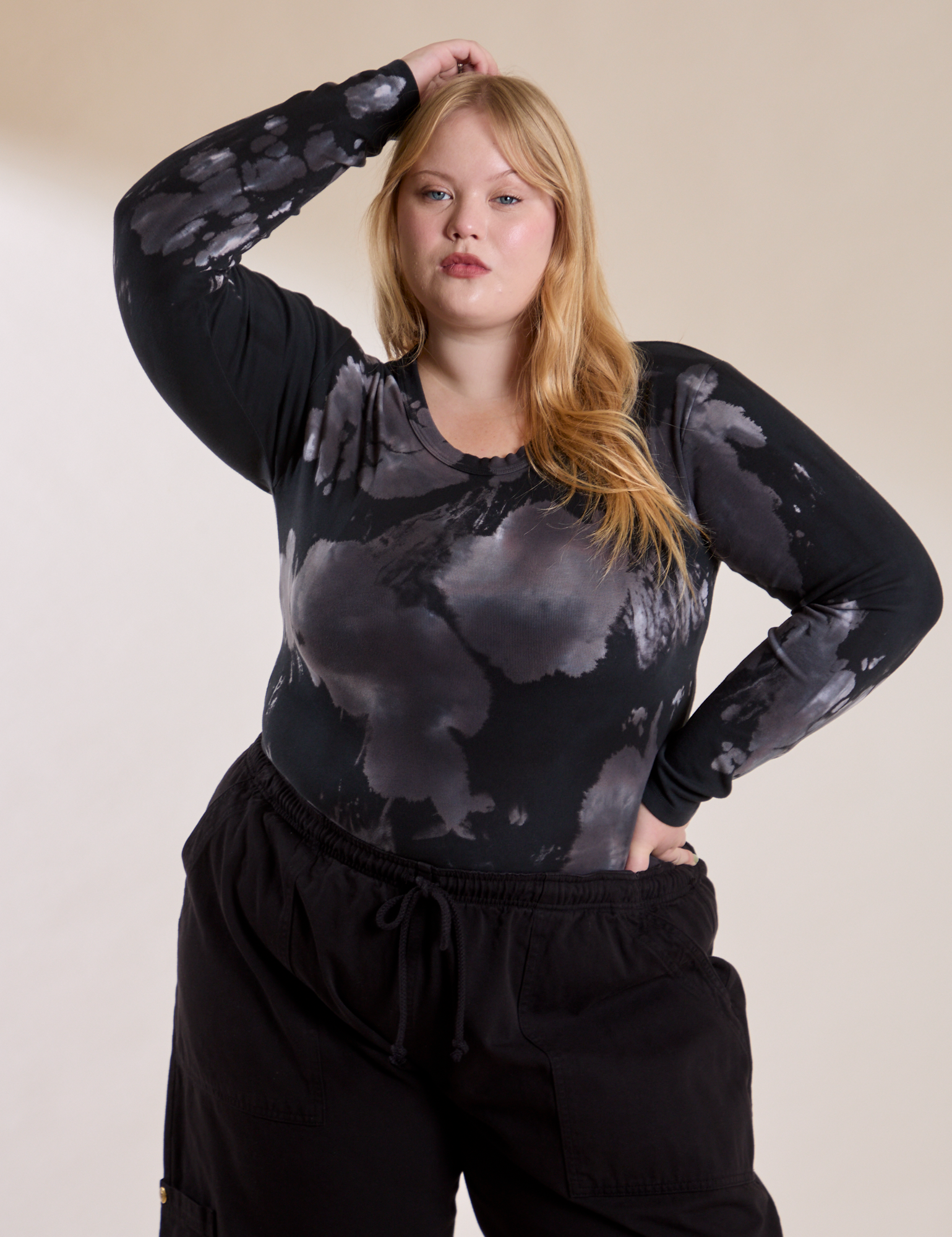 Juliet is 5'7" and wearing L Long Sleeve Baby Tee in Ink Blot