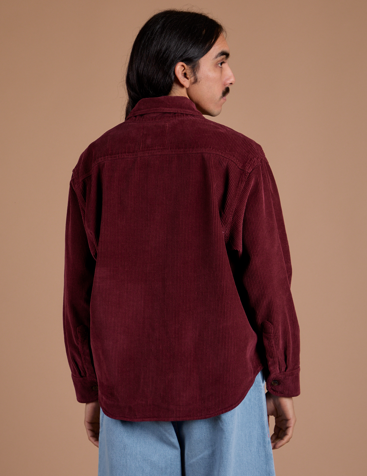Back view of  Cropped Corduroy Overshirton Anthony