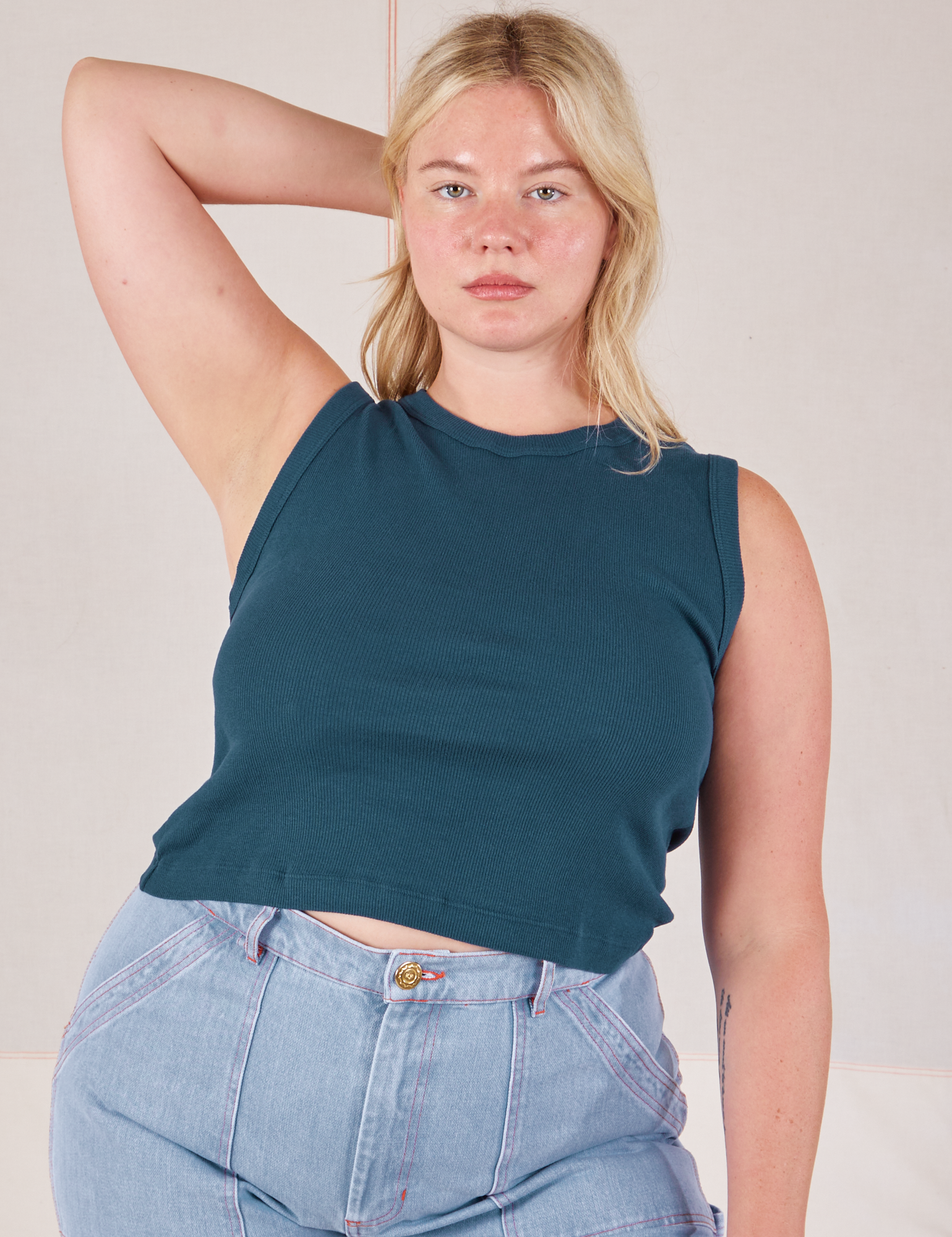 Lish is 5’8” and wearing L Muscle Tee in Lagoon