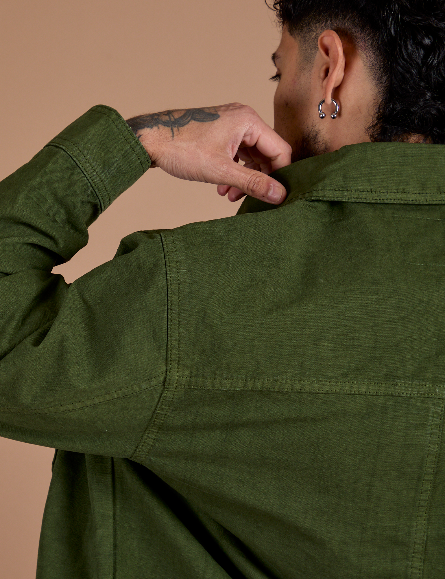 Back shoulder close up of Ripstop Field Coat in Evergreen on Jesse