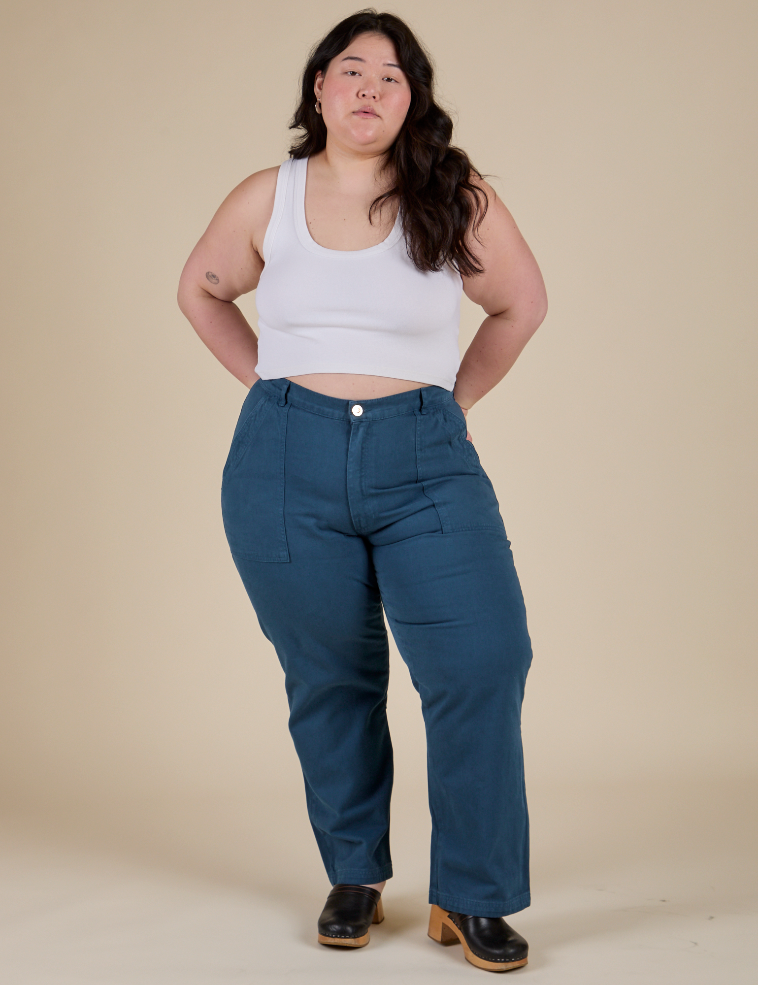 Ashley is 5’7” and wearing 1XL Work Pants in Lagoon paired with vintage tee white Cropped Tank