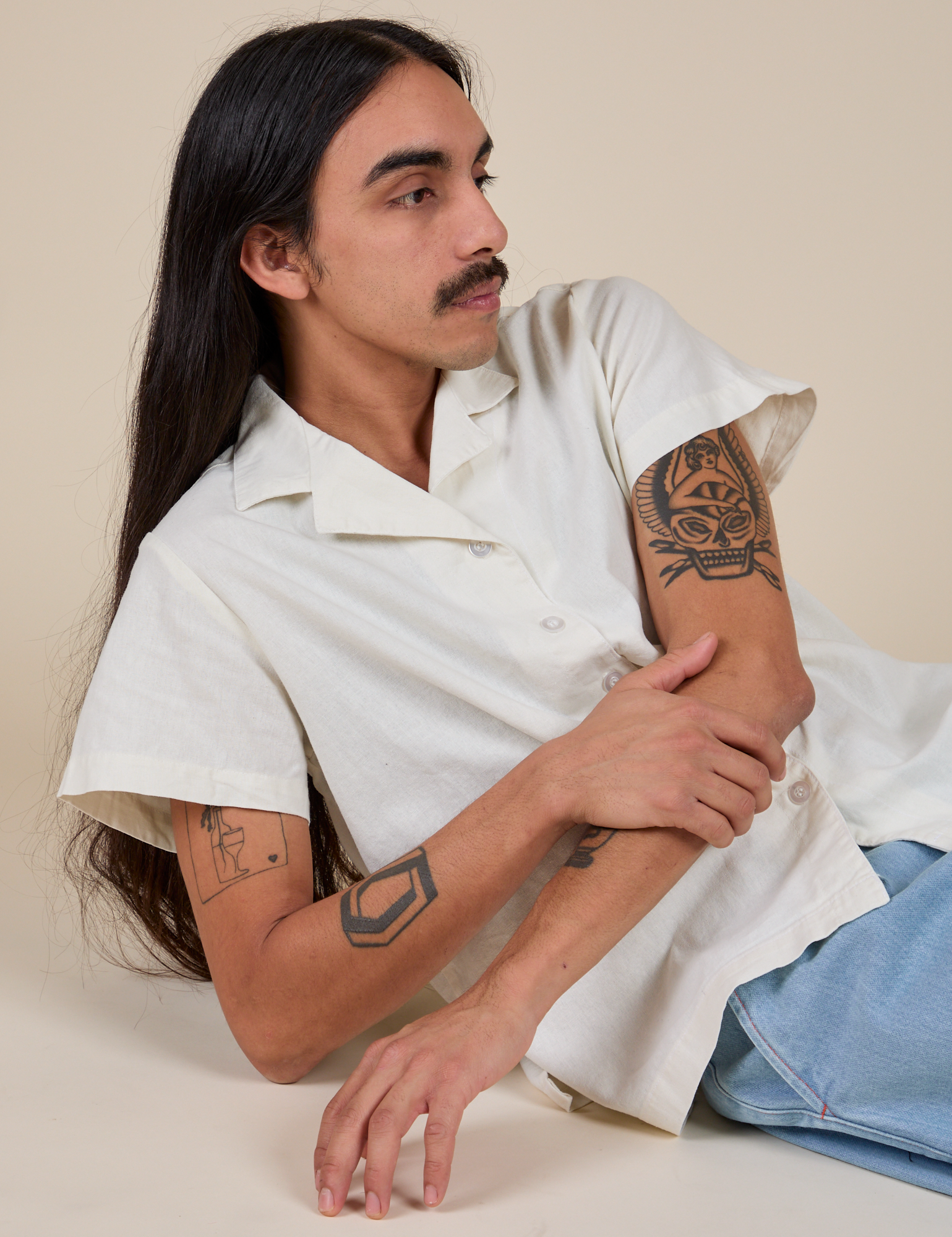 Pantry Button-Up in Vintage Tee White worn by Anthony