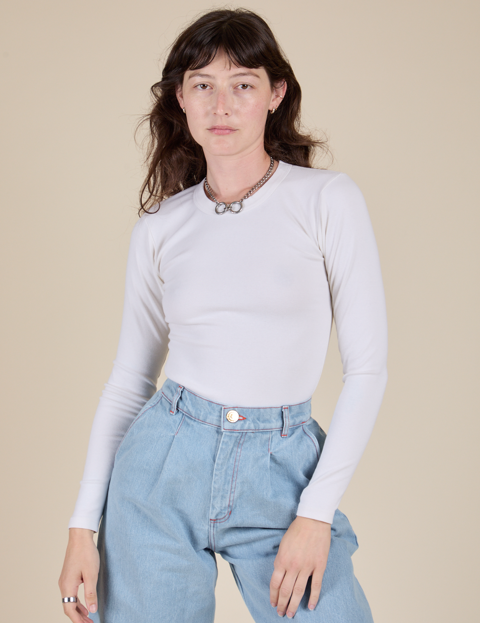 Alex is 5’8” and wearing P Long Sleeve Baby Tee in Vintage Tee Off-White