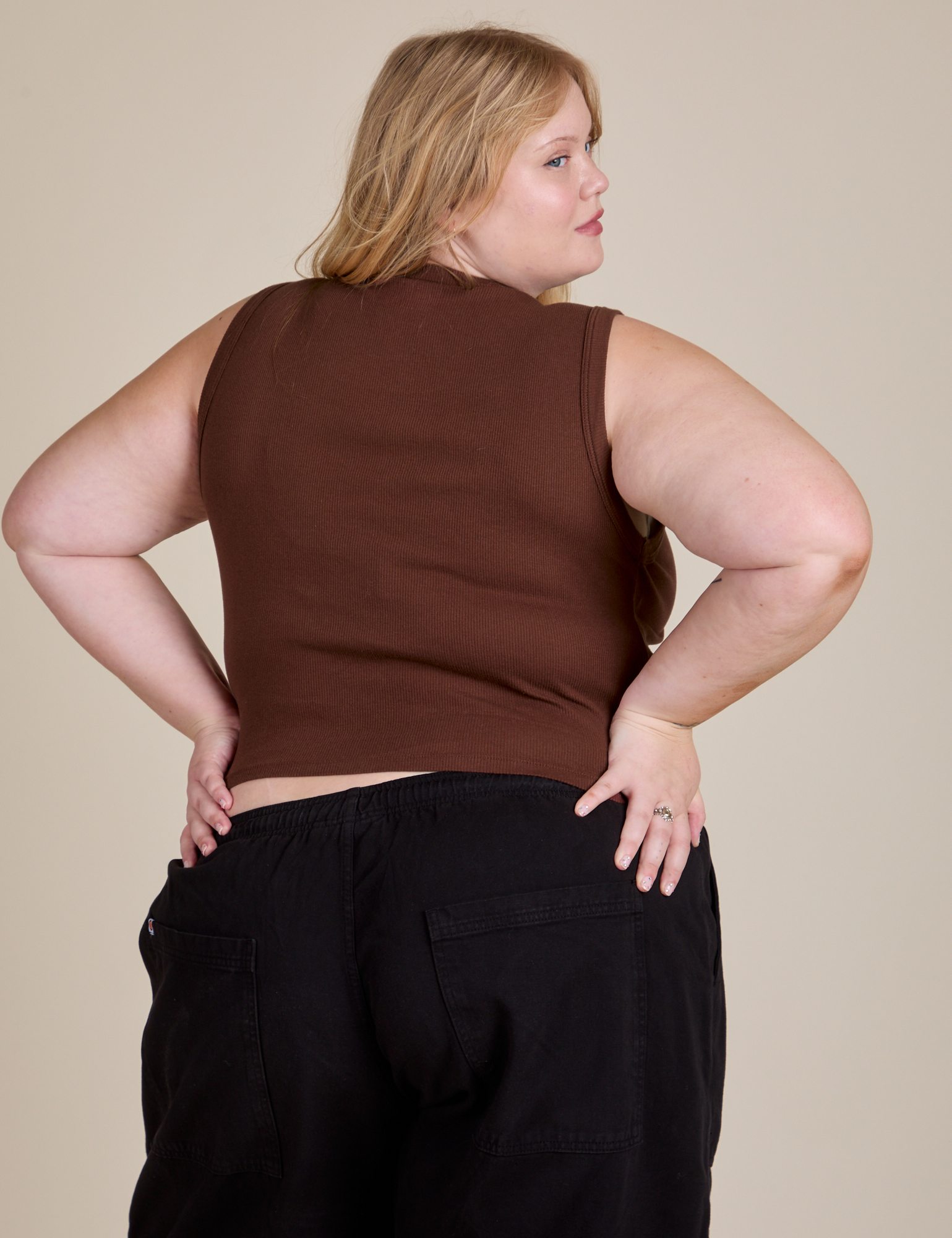 Muscle Tee in Fudgesicle Brown back view on Juliet