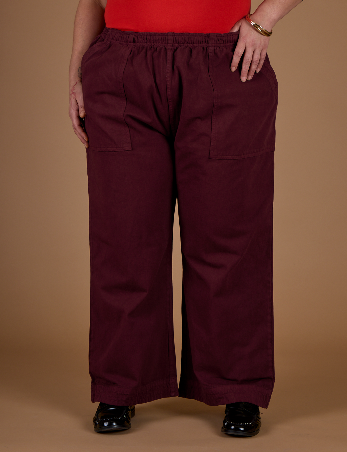 Close up of the Red Wine Action Pant on Kristen
