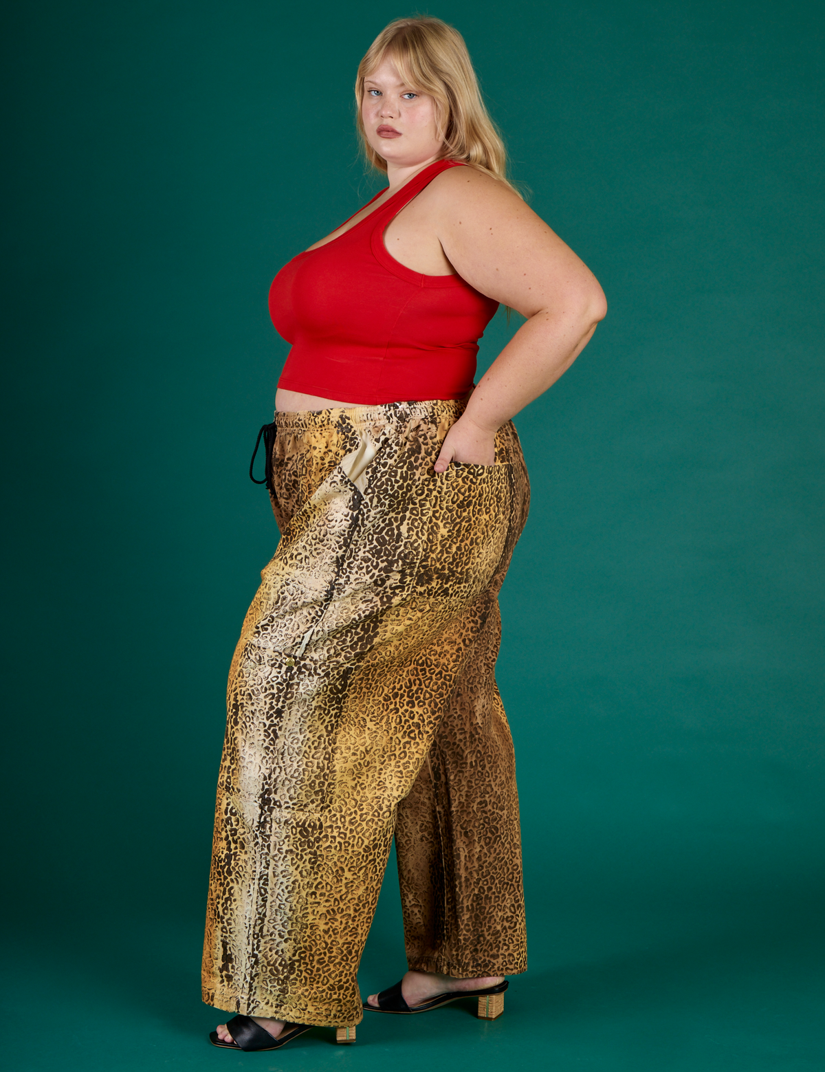Side view of the Leopard Drop Pocket Pant on Juliet