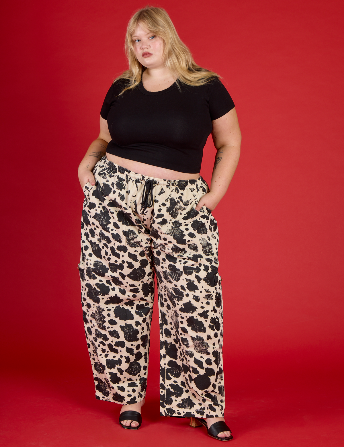 Juliet is 5'7" and wearing 2XL Cow Drop Pocket Pant with the Black Cropped Baby Tee