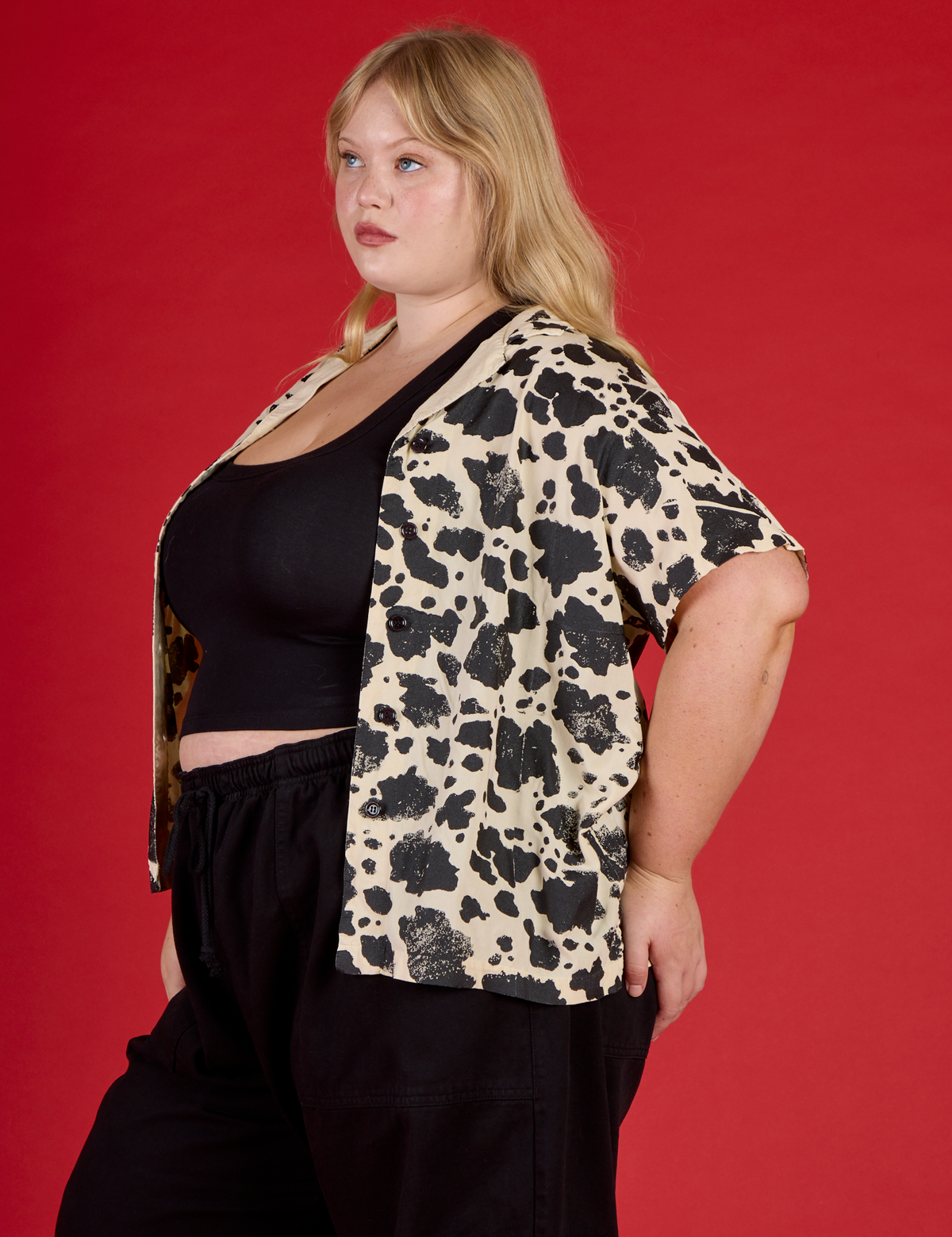 Angled side view of Juliet wearing the Cow Pantry Button Up