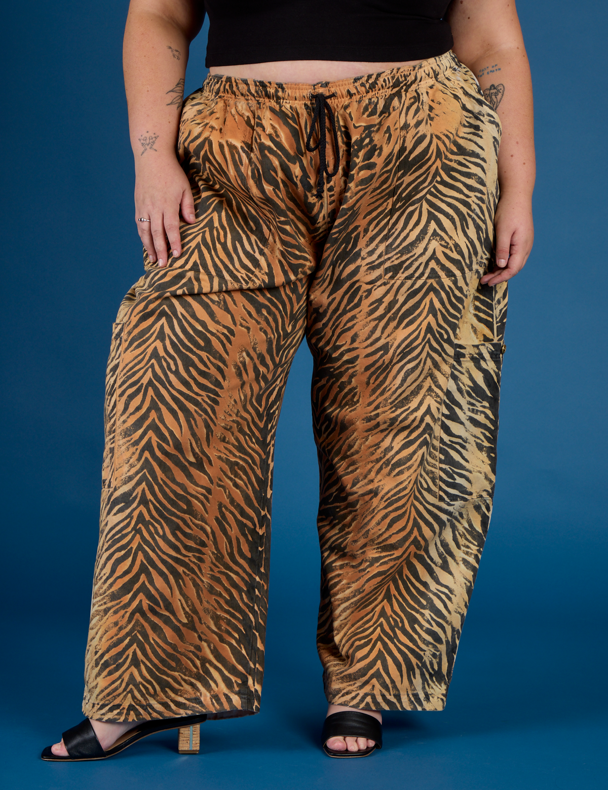 Close up of the Tiger Drop Pocket Pant on Juliet
