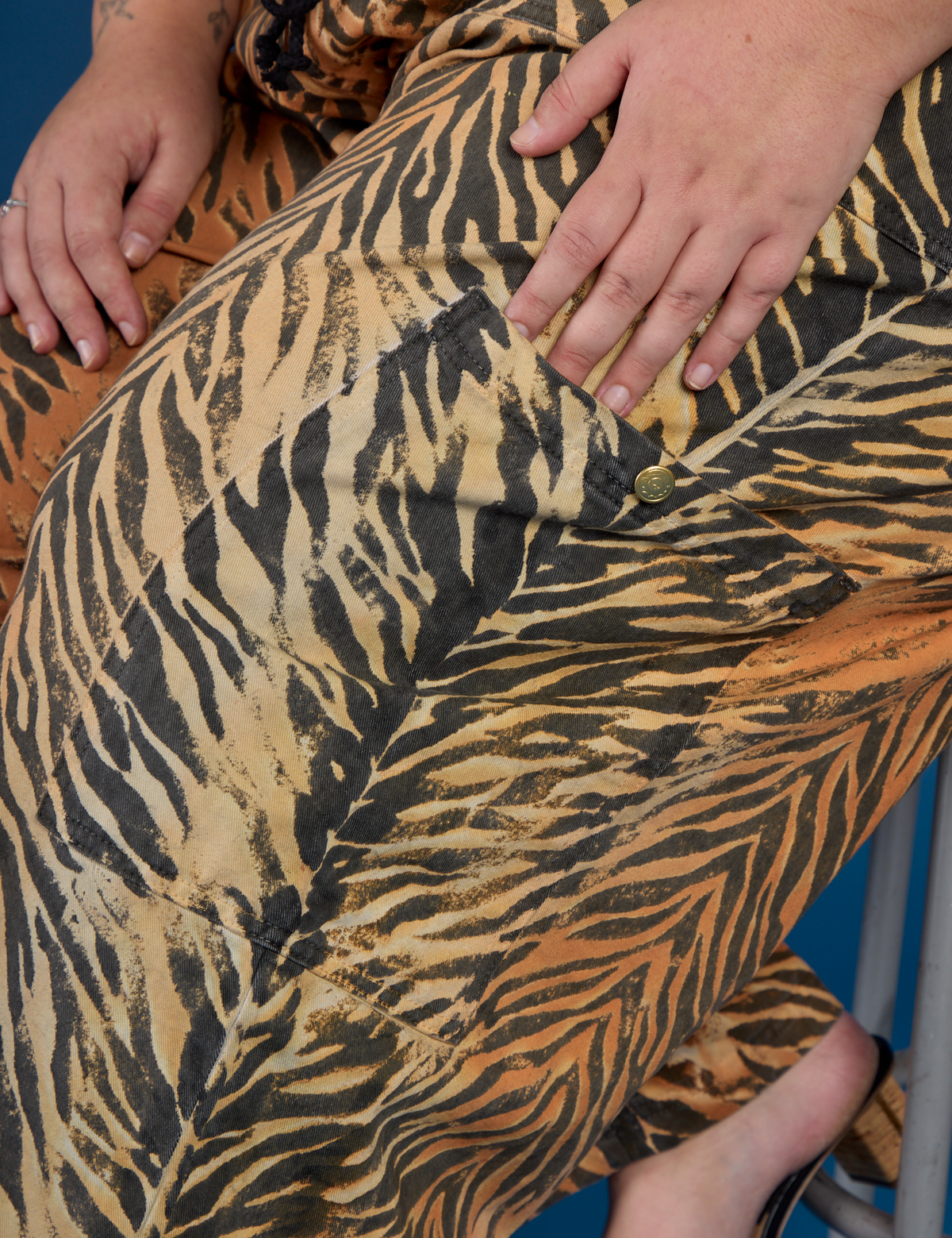 Close up of the side leg pocket of the Tiger Drop Pocket Pant on Juliet