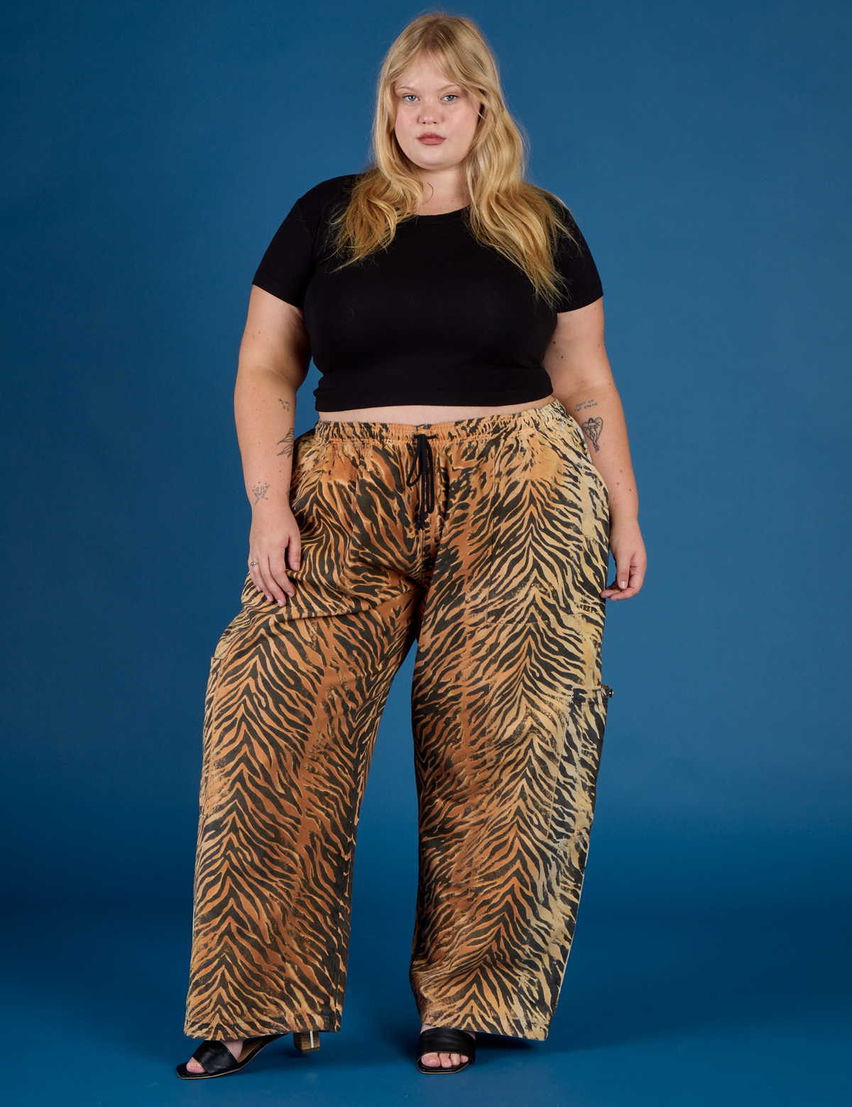 Juliet is 5'7" and wearing 2XL Tiger Drop Pocket Pant with the Black Cropped Baby Tee