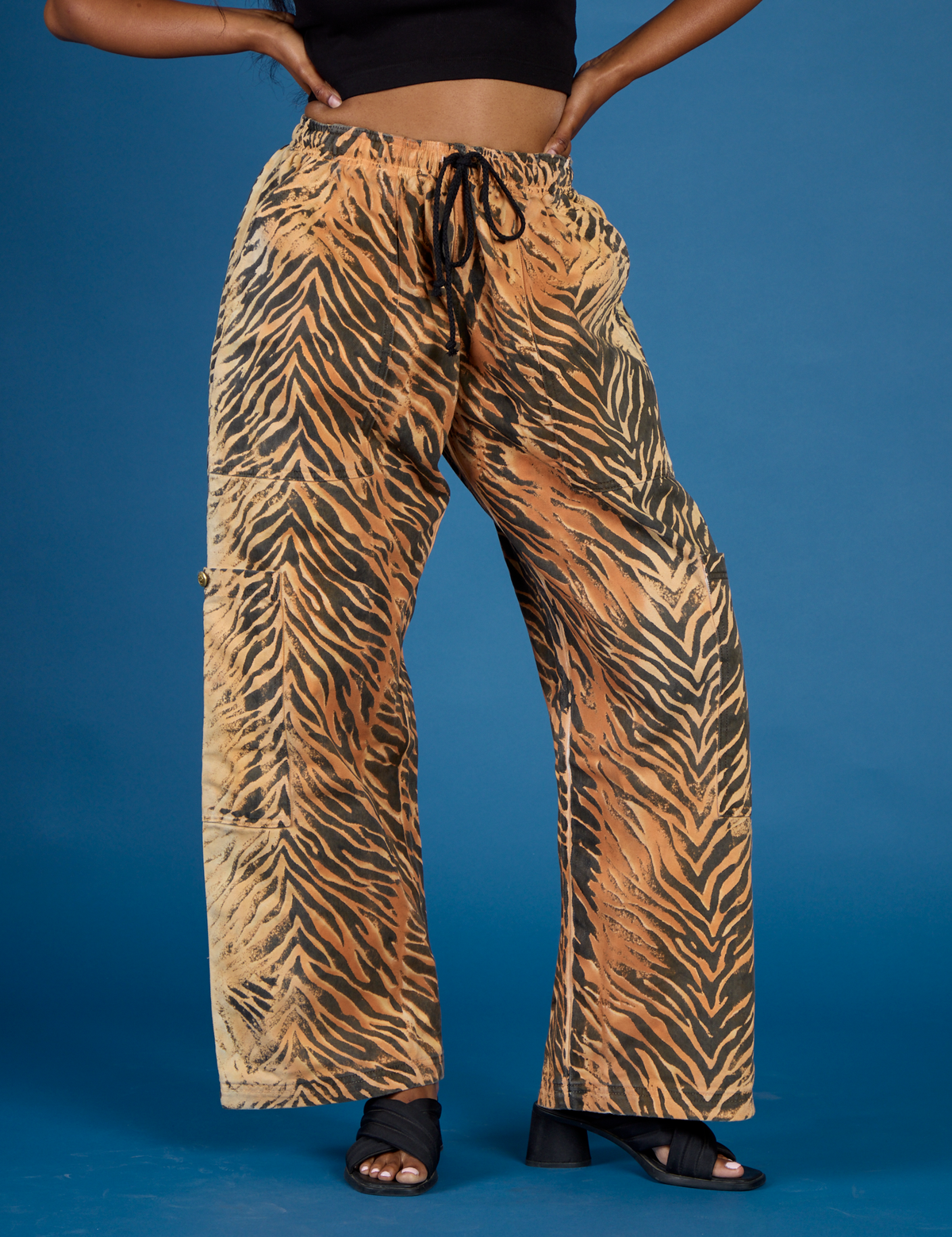 Close up of the Tiger Drop Pocket Pant on Kandia