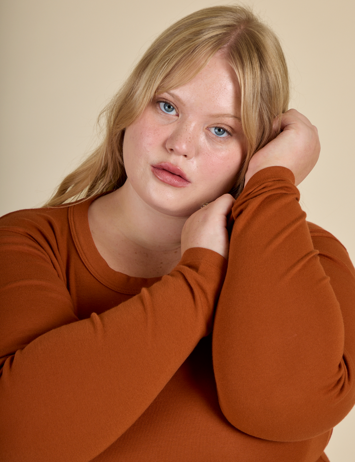 Close up of Juliet in the Burnt Terracotta Long Sleeve Baby Tee