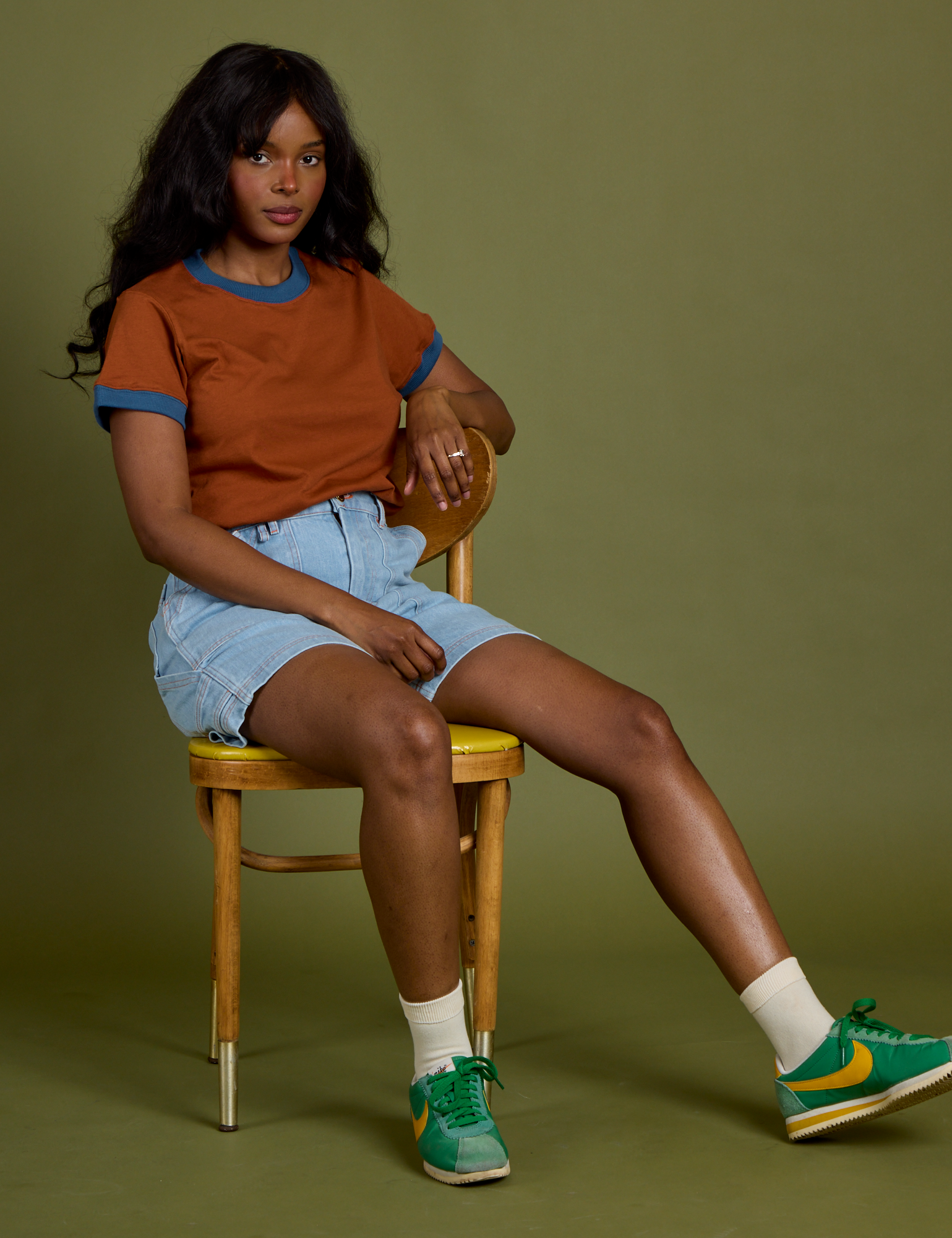 Vintage Ringer Tee in Burnt Terracotta and Carpenter Shorts in Light Wash worn by Kandia