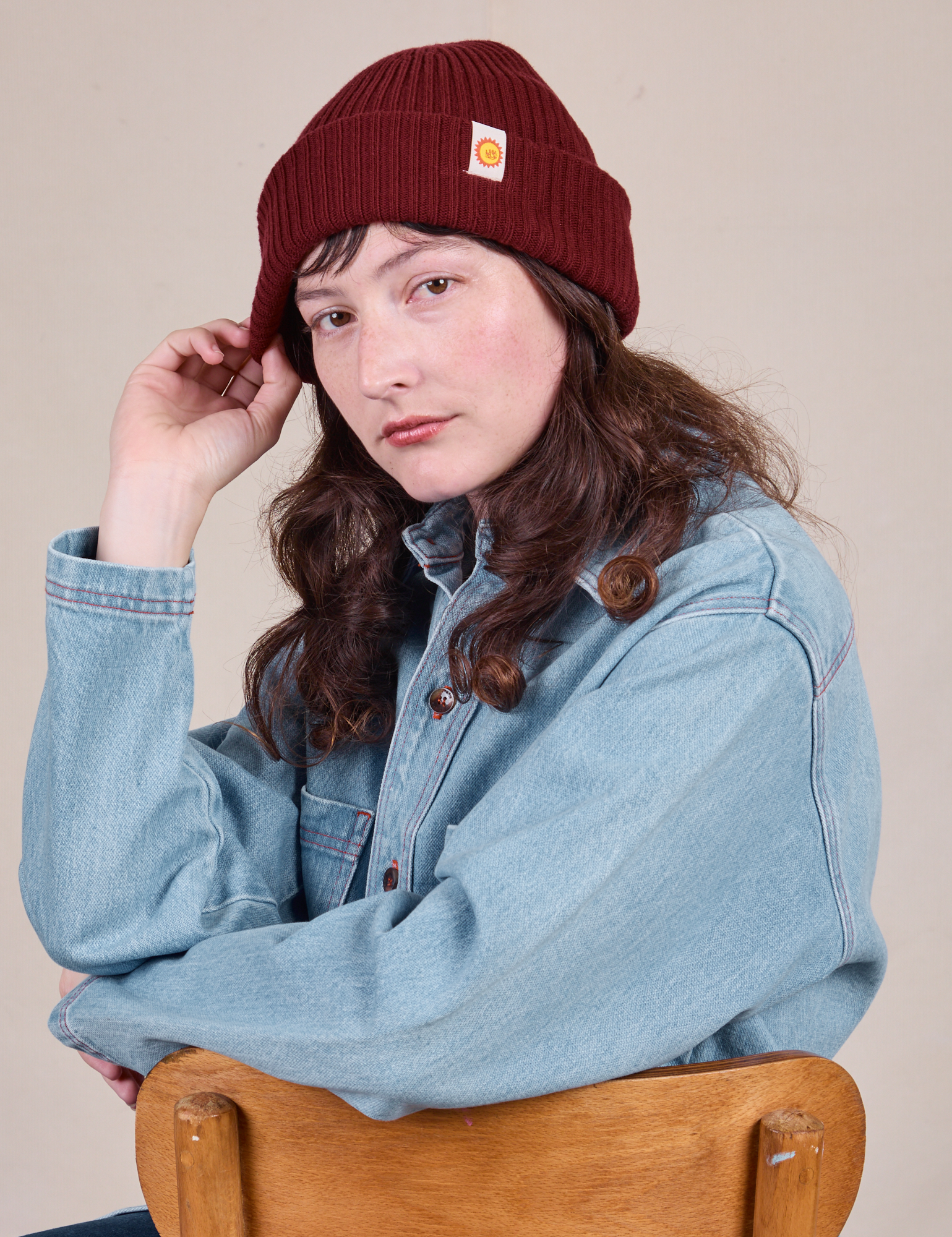 Alex is wearing Ribbed Beanie in Red Wine